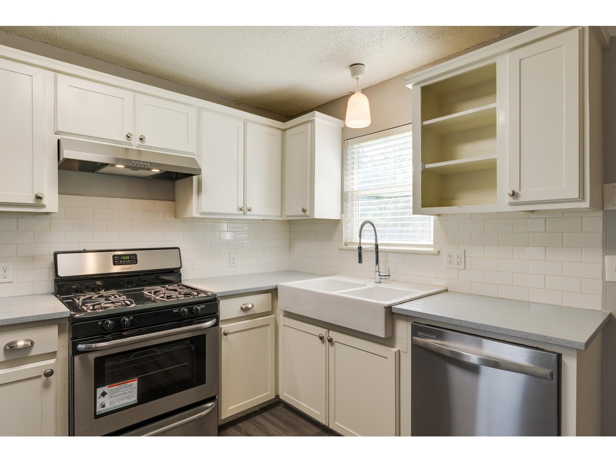1606 Parker Ln Property Photo 11