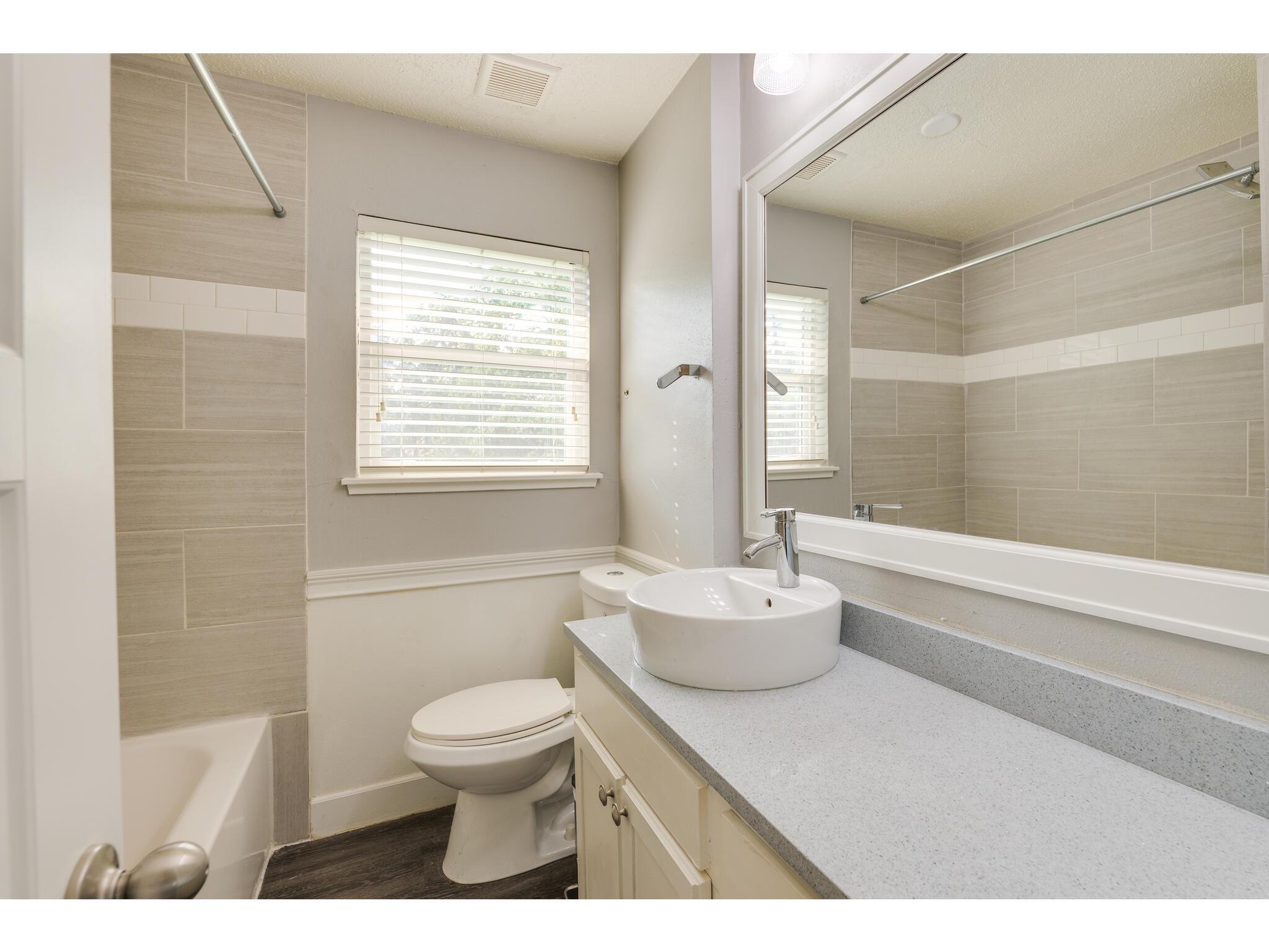 1606 Parker Ln Property Photo 15