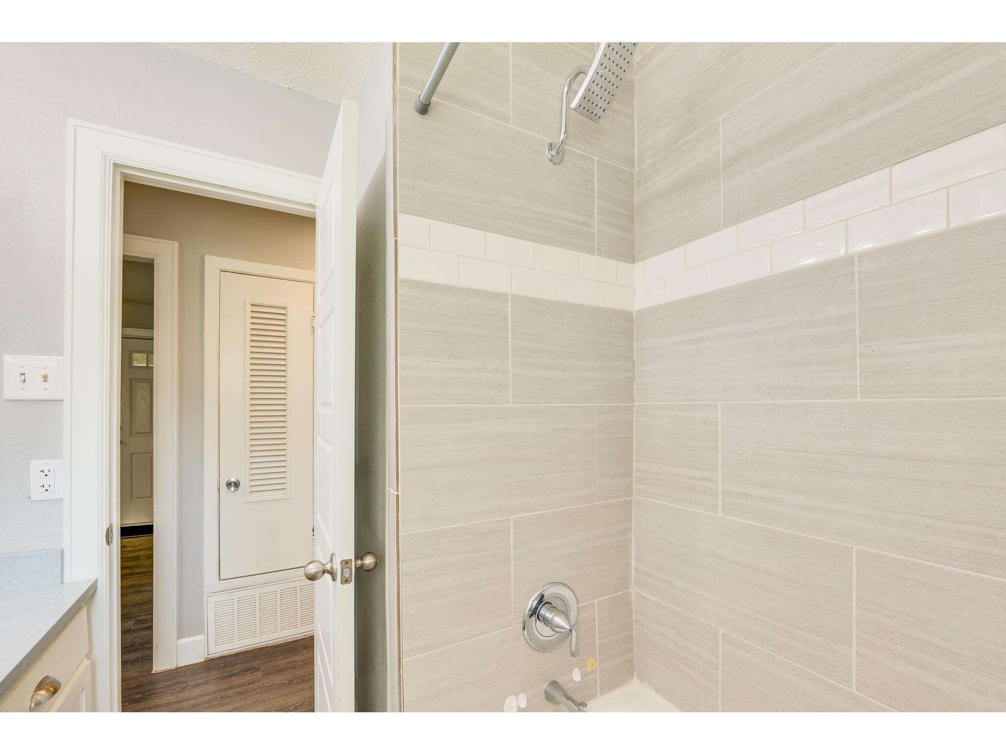 1606 Parker Ln Property Photo 16
