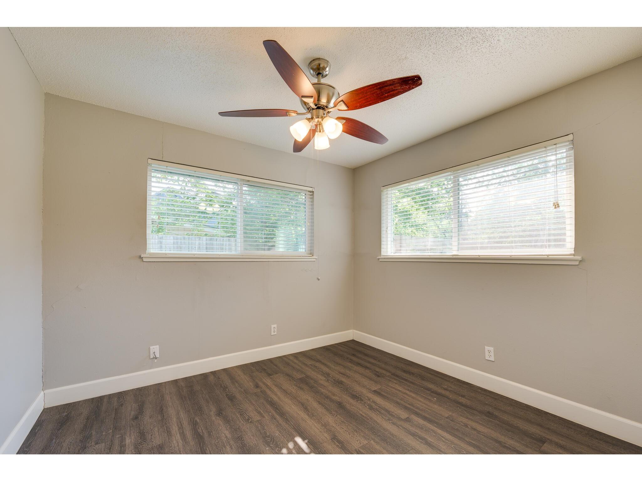 1606 Parker Ln Property Photo 17