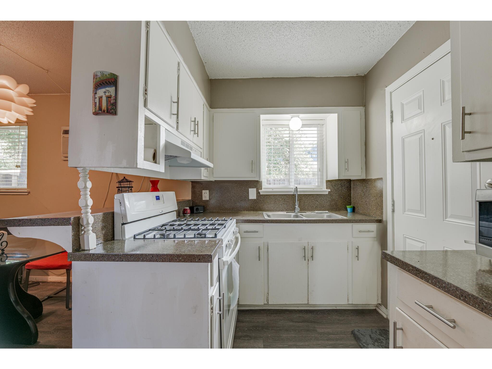 1606 Parker Ln Property Photo 21