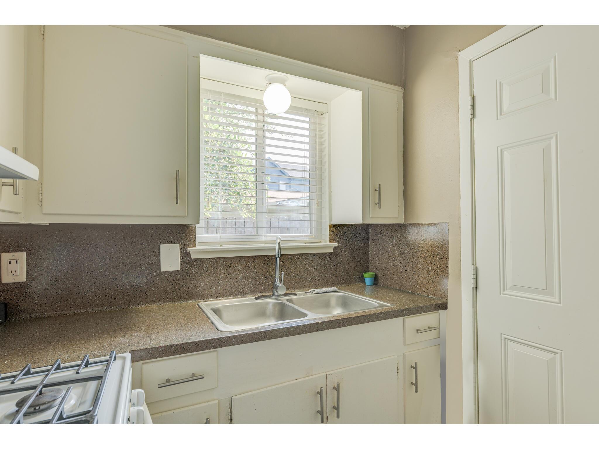 1606 Parker Ln Property Photo 22