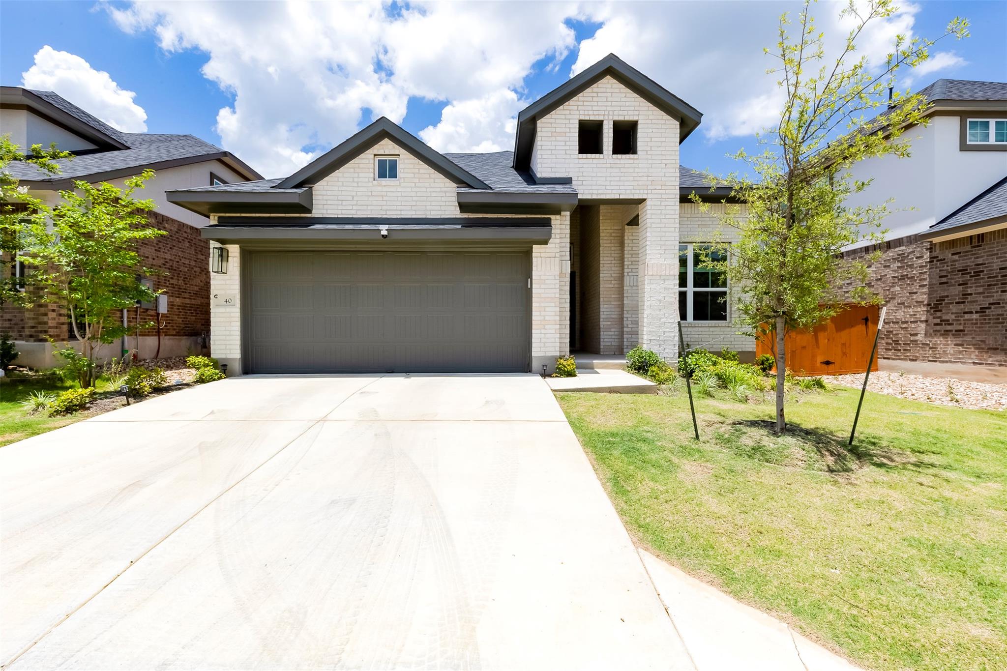 961 Oak Chase Way #40 Property Photo 1