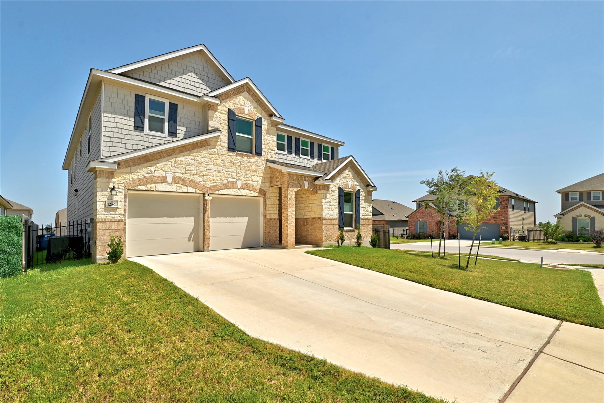 12801 Willowgrove Ln Property Photo 2