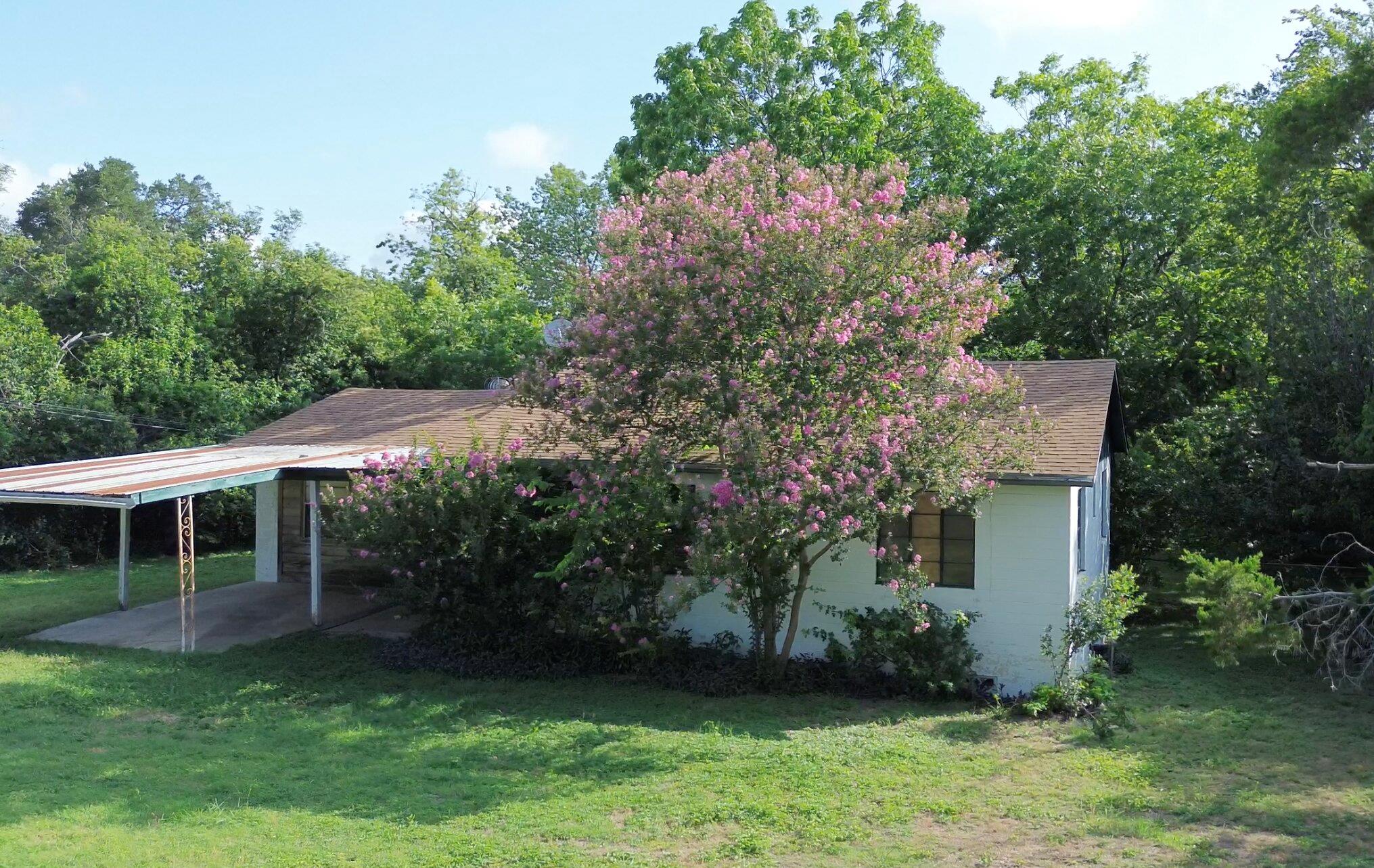 1806 Fortview Rd Property Photo 2