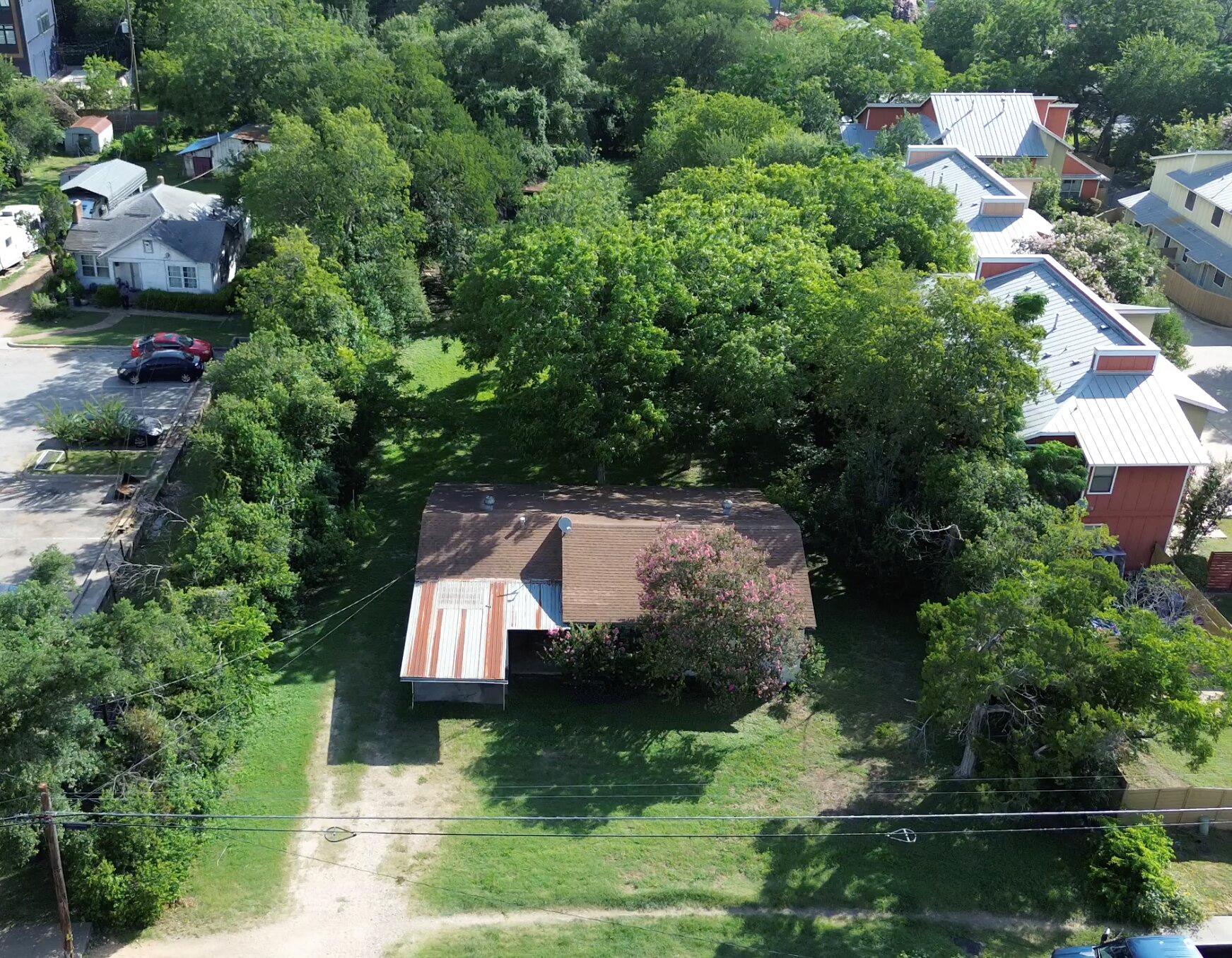1806 Fortview Rd Property Photo 5