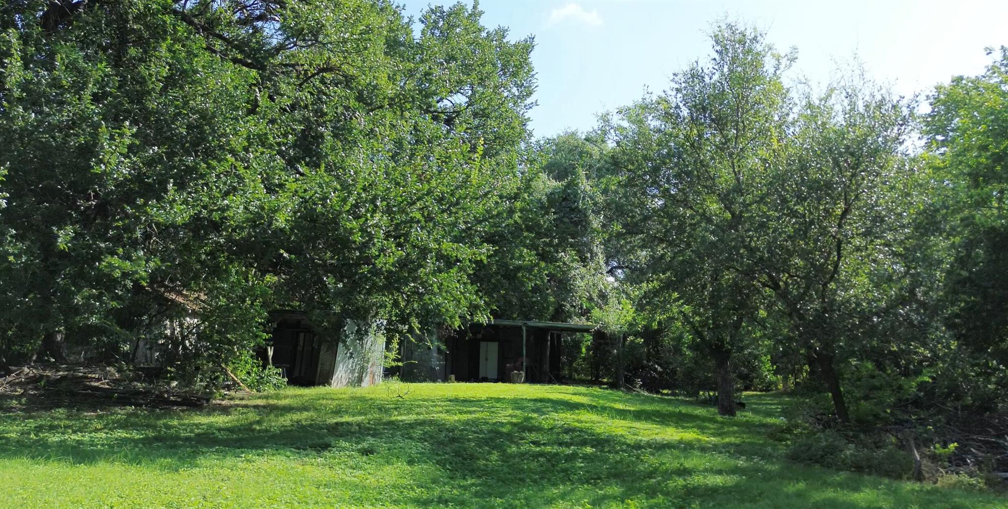 1806 Fortview Rd Property Photo 6