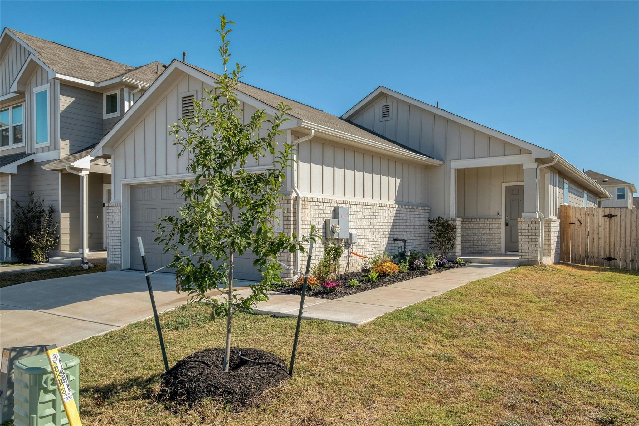 12101 CORSICANA TRL Property Photo 1