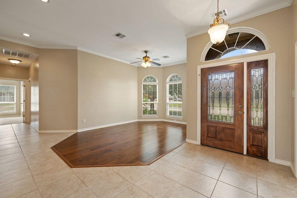 100 Davis Ct Property Photo 4