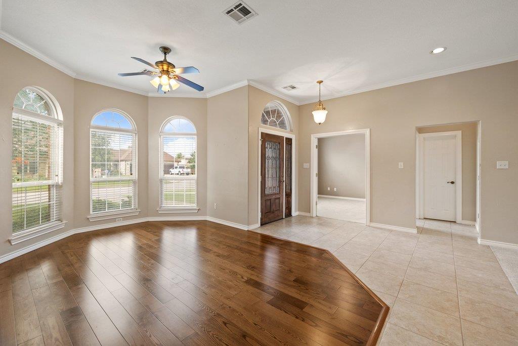 100 Davis Ct Property Photo 5