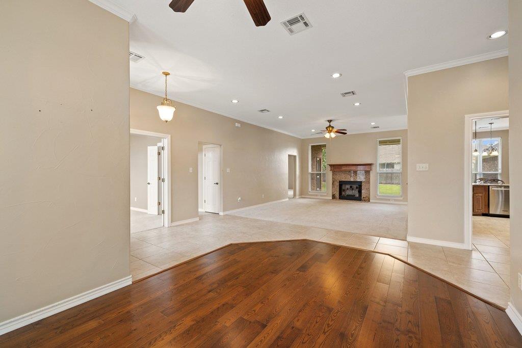 100 Davis Ct Property Photo 6