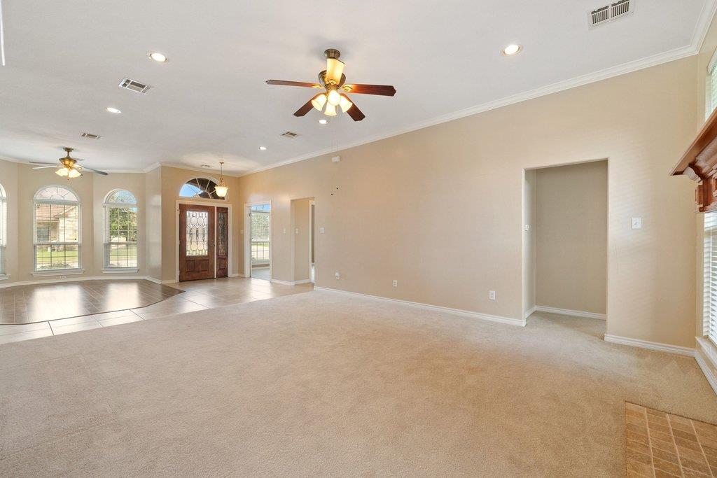 100 Davis Ct Property Photo 7