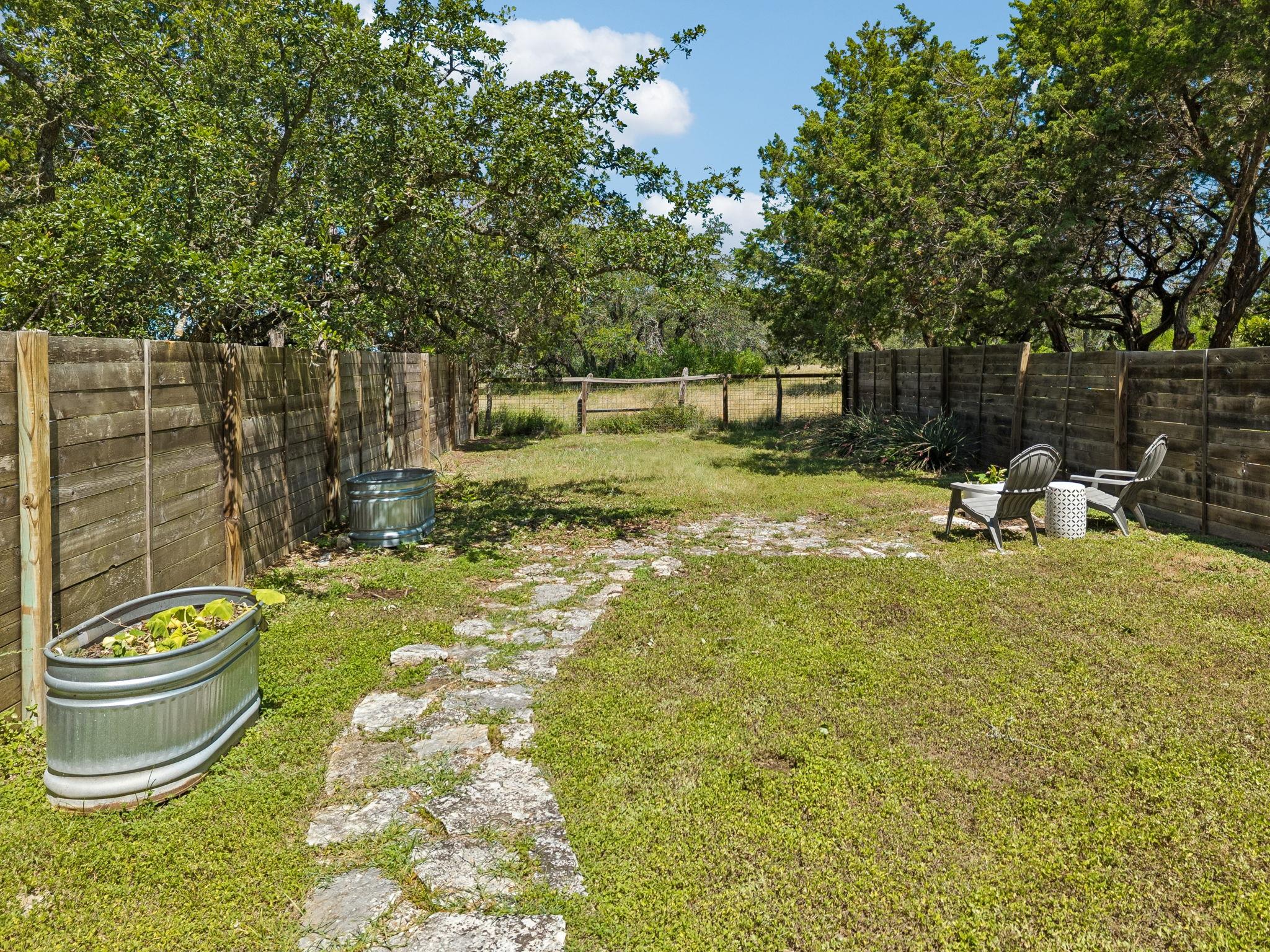 8909 Mountain Shadows Cv #b Property Photo 3