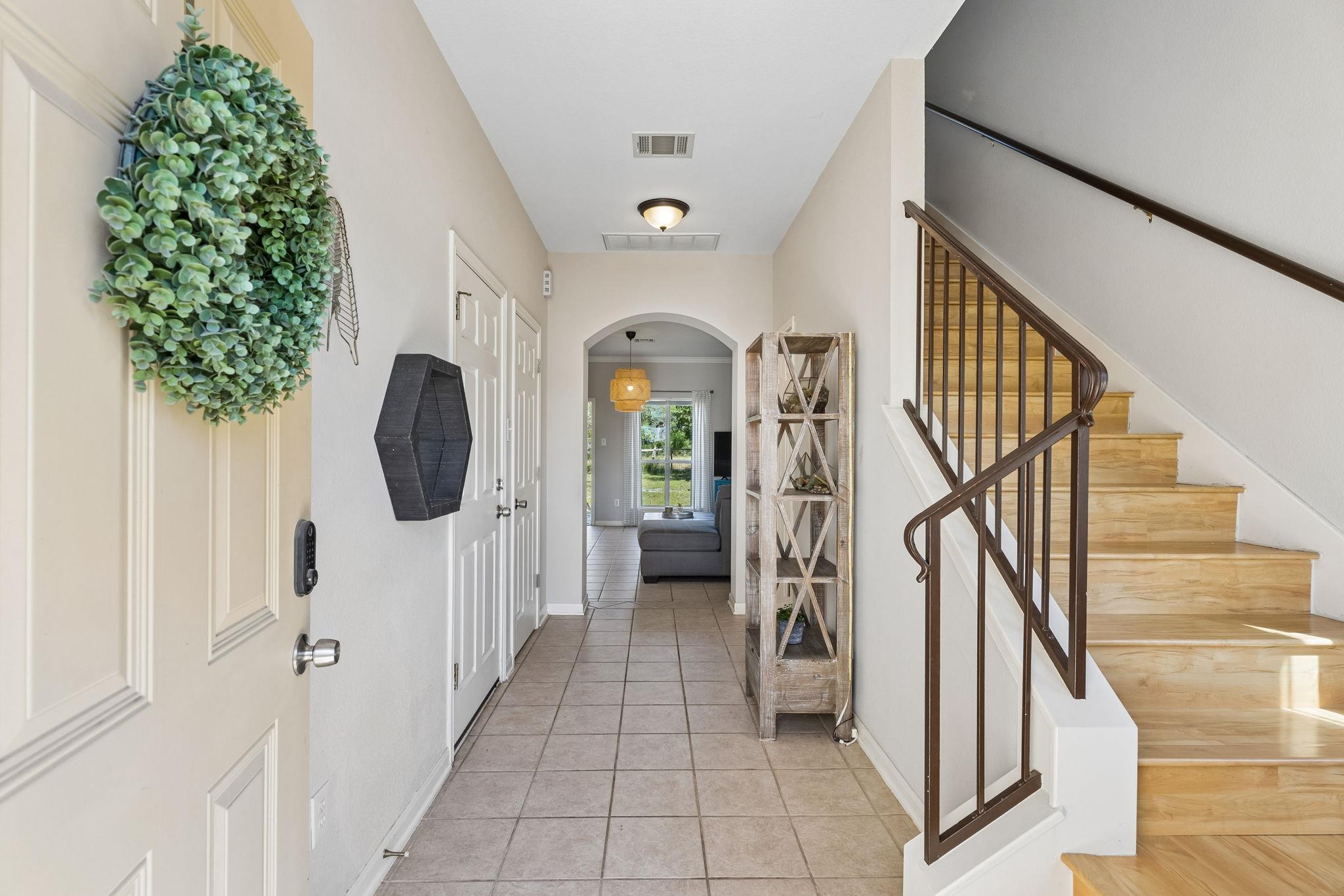 8909 Mountain Shadows Cv #b Property Photo 4