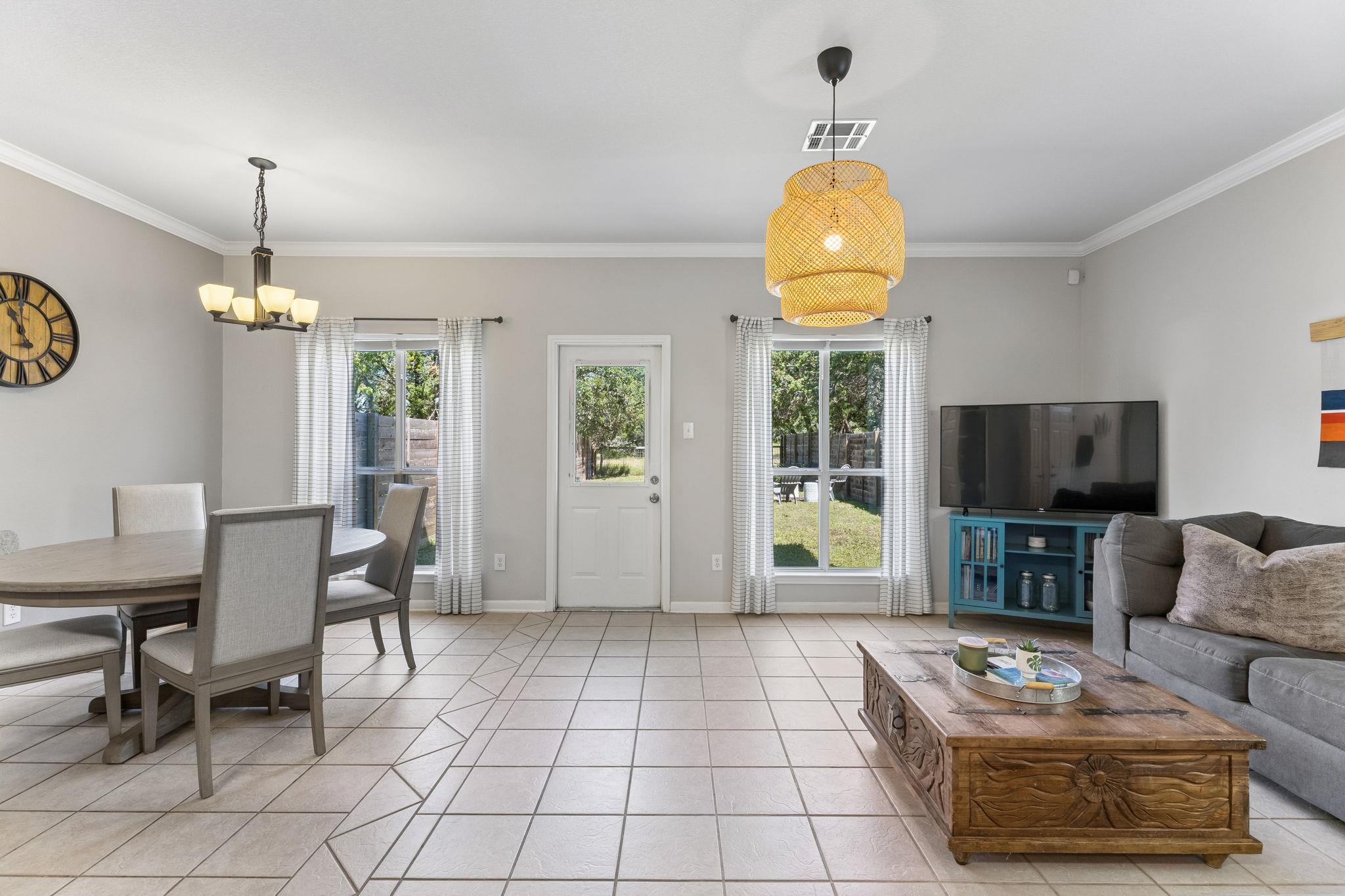 8909 Mountain Shadows Cv #b Property Photo 5