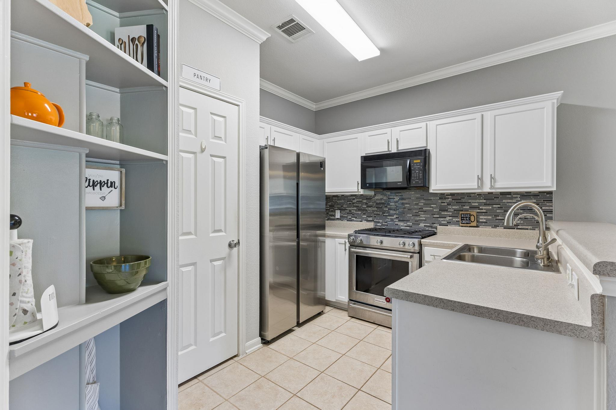 8909 Mountain Shadows Cv #b Property Photo 8