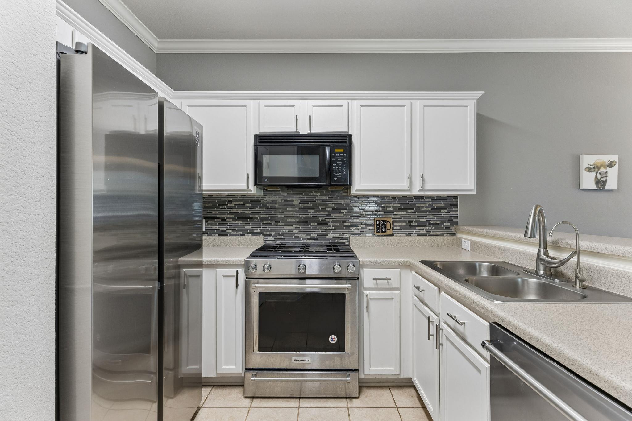 8909 Mountain Shadows Cv #b Property Photo 9