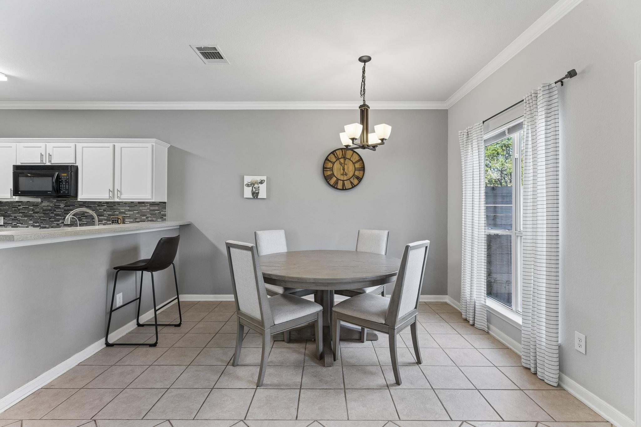 8909 Mountain Shadows Cv #b Property Photo 10