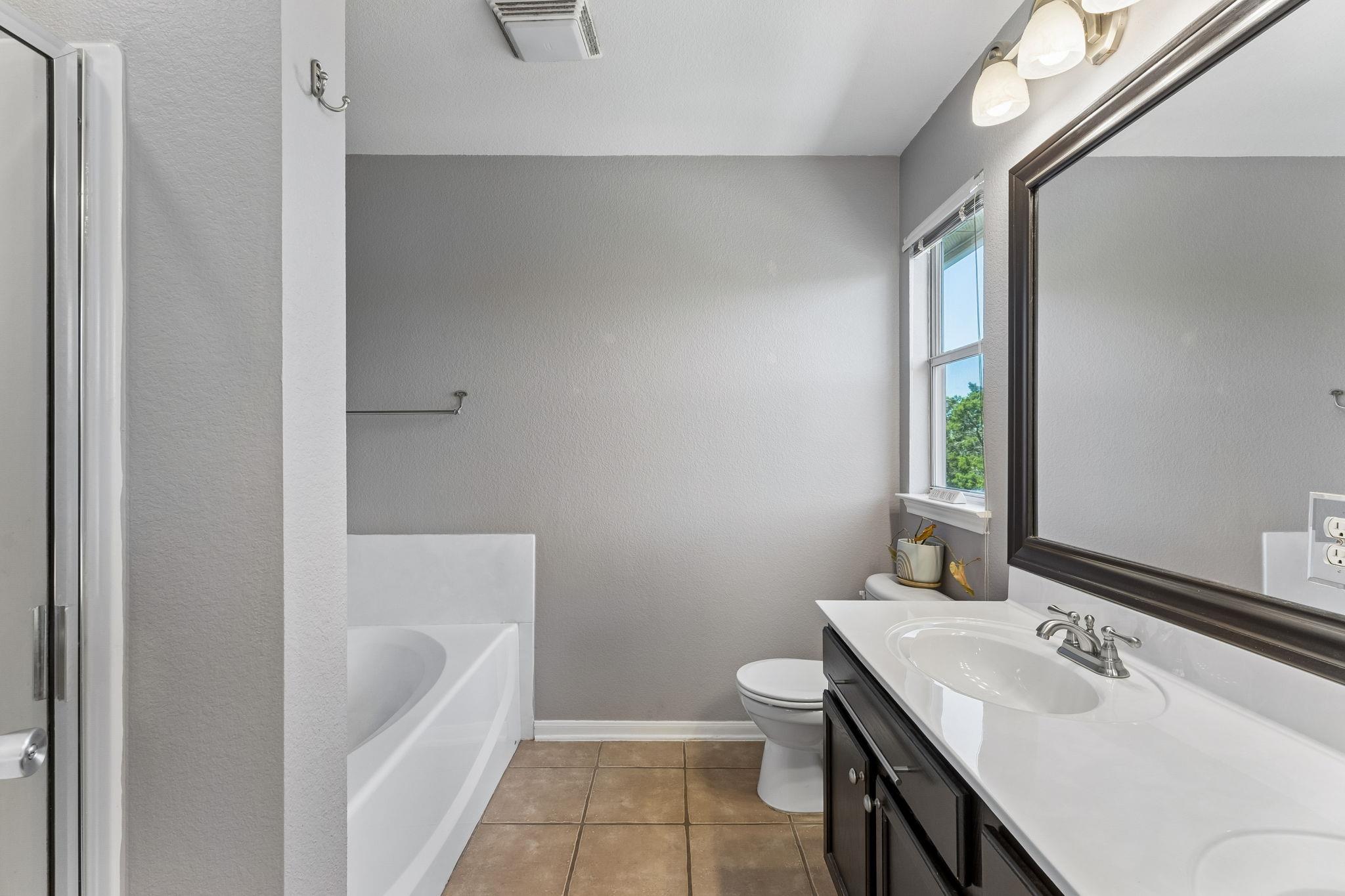 8909 Mountain Shadows Cv #b Property Photo 12