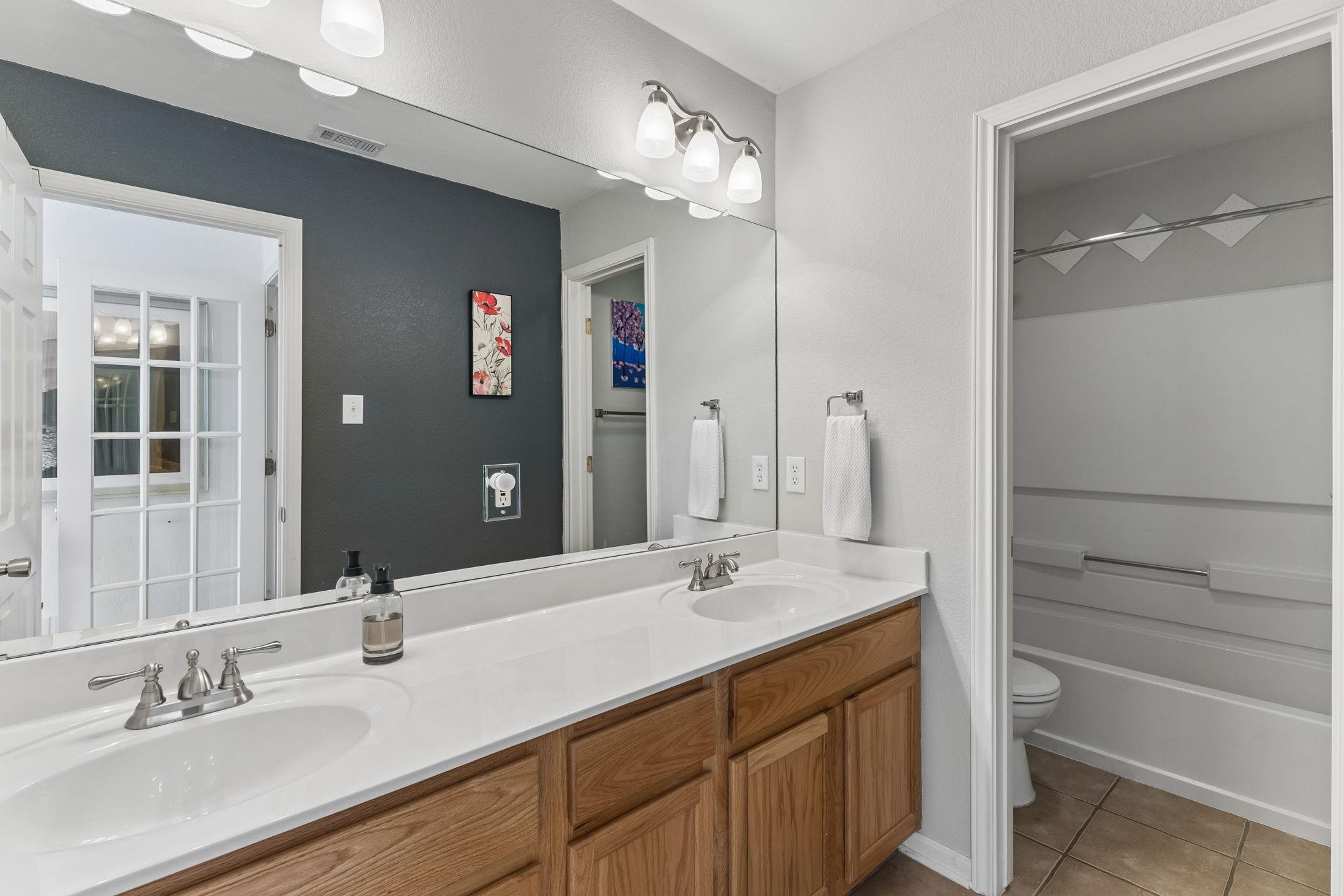 8909 Mountain Shadows Cv #b Property Photo 17