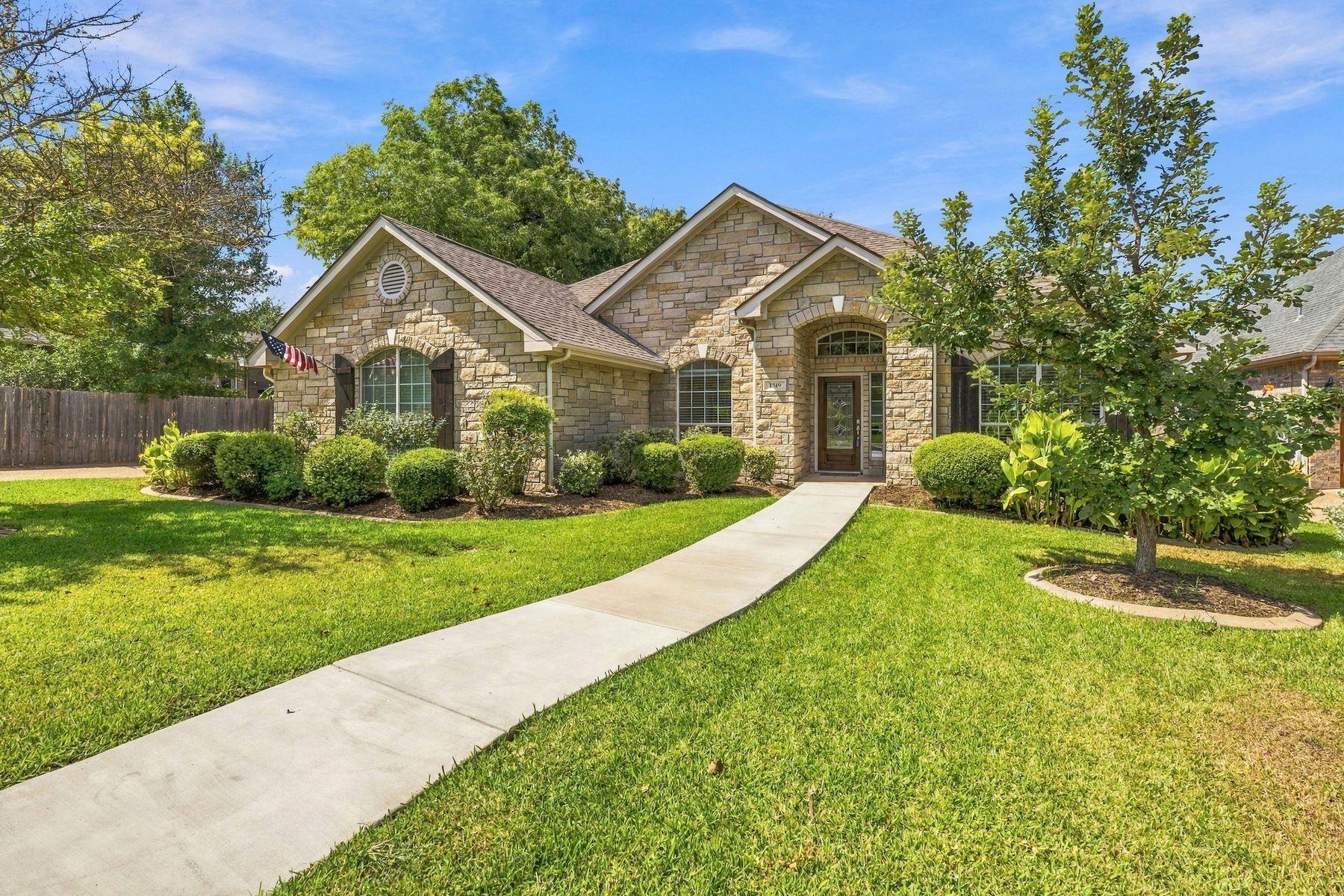 1349 River Forest Dr Property Photo