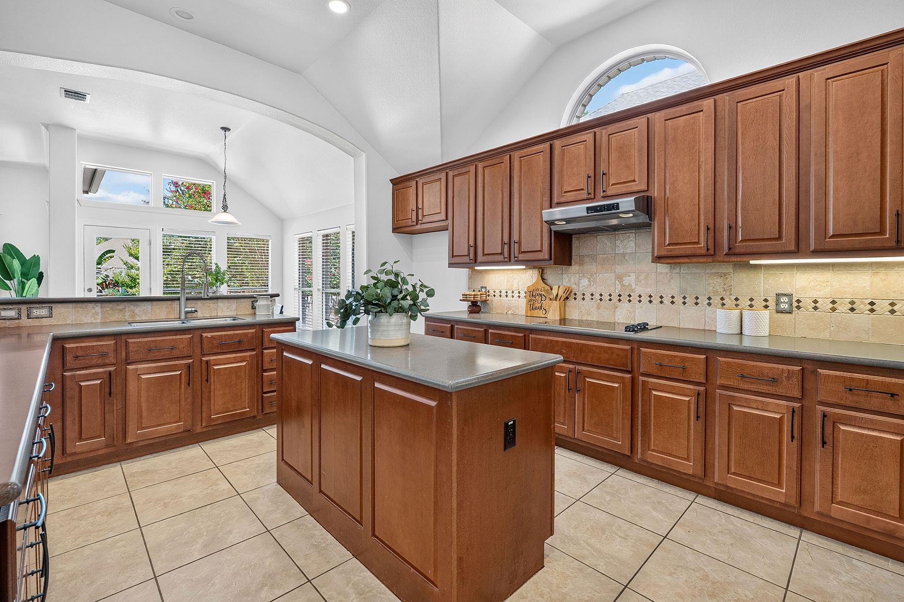 1349 River Forest Dr Property Photo 8