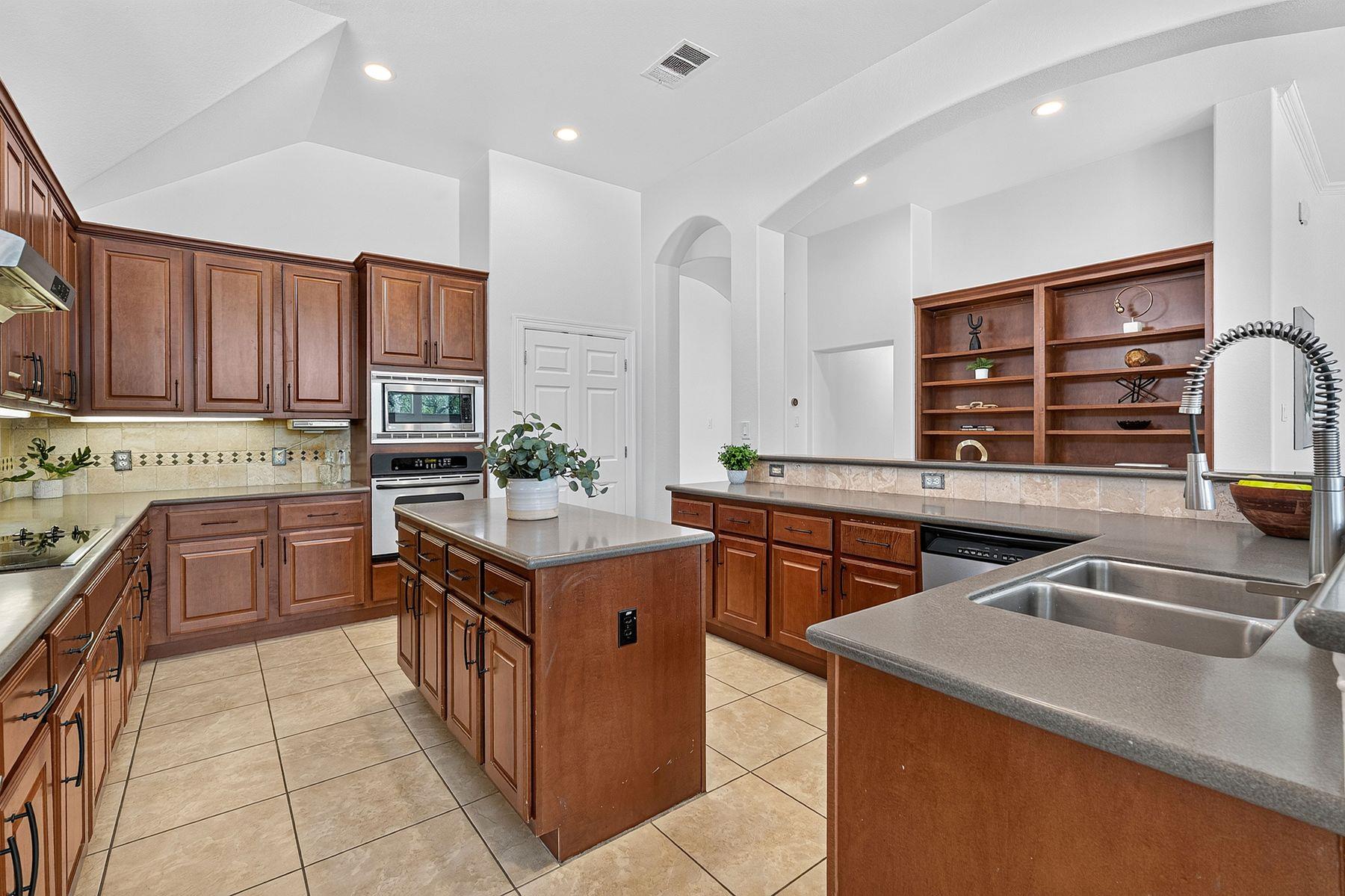 1349 River Forest Dr Property Photo 12