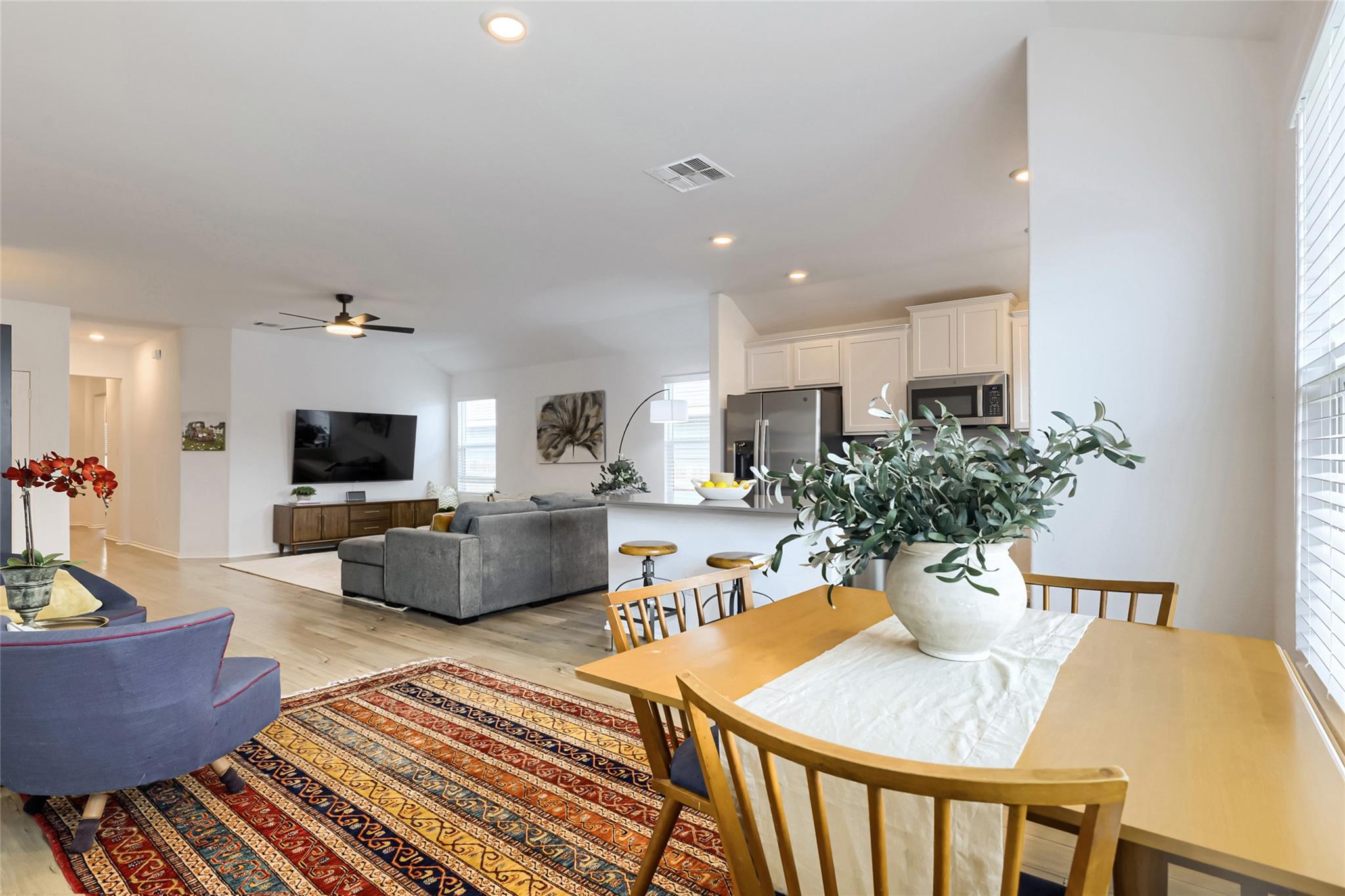 452 Perfect World Loop Property Photo 4