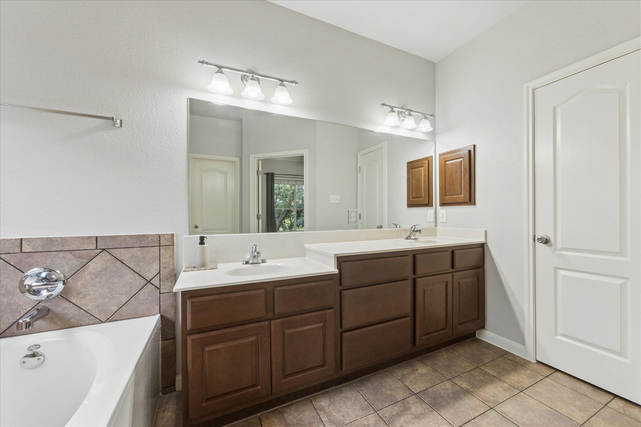 3608 Juniper Hills St Property Photo 17