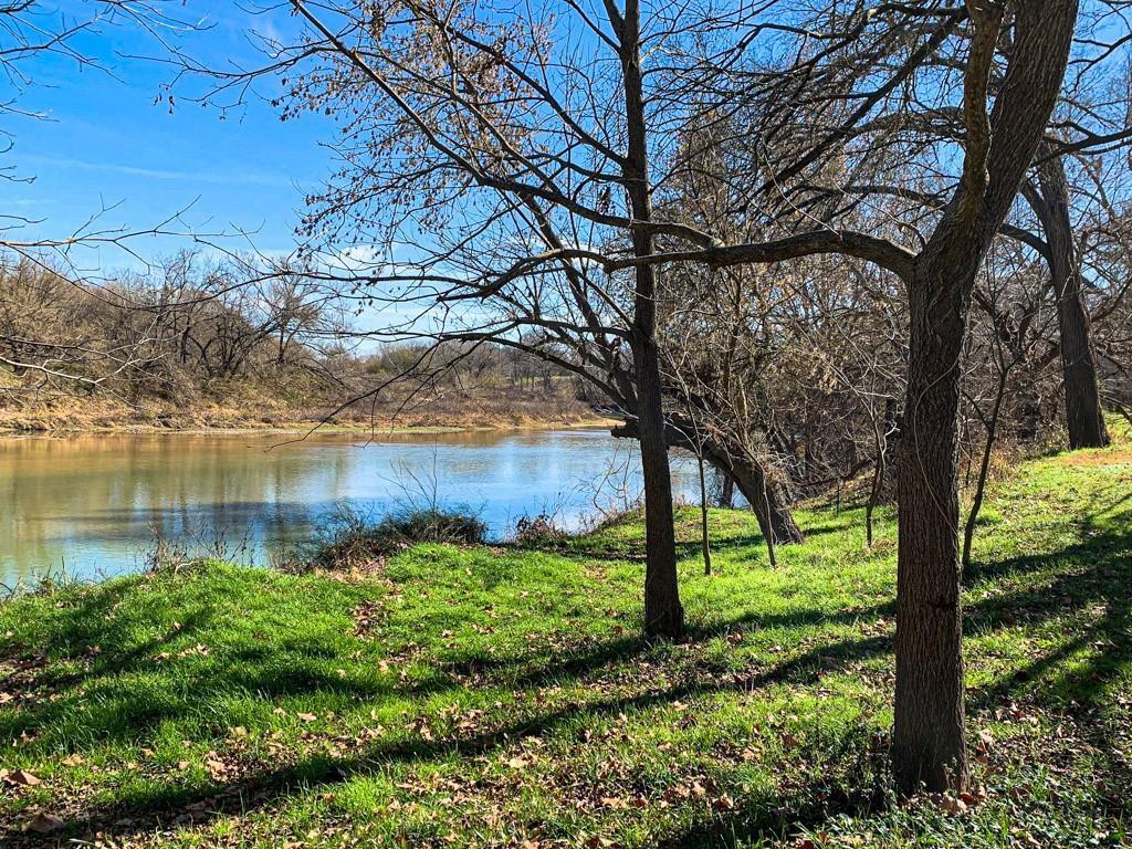 611 Fm 969 Property Photo 23