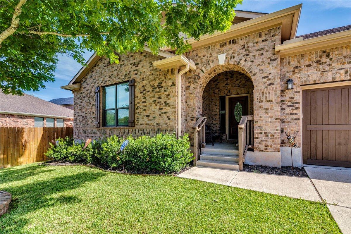 416 Hogg Pecan Pass Property Photo 2