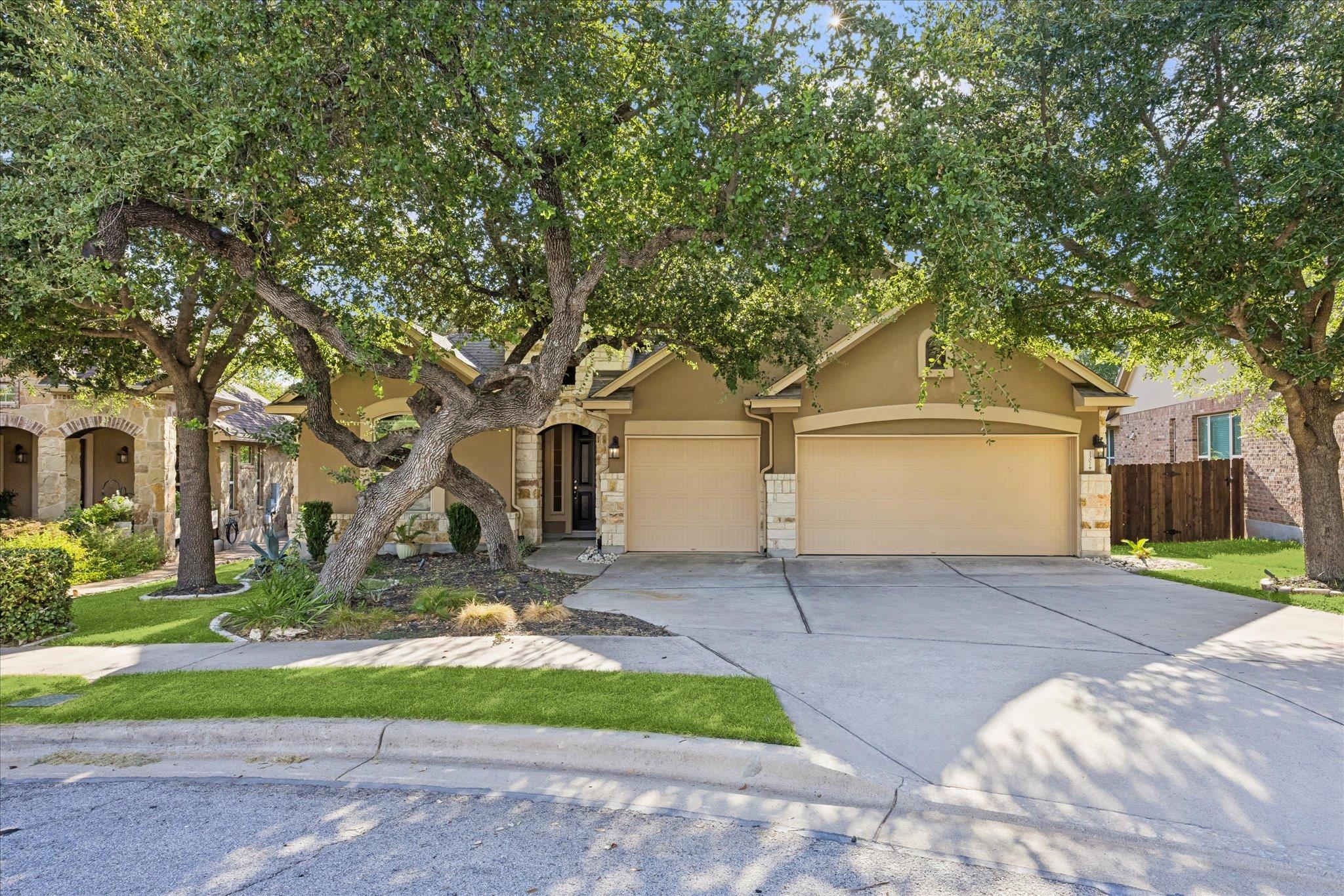 3302 Mossy Grove Ct Property Photo 1