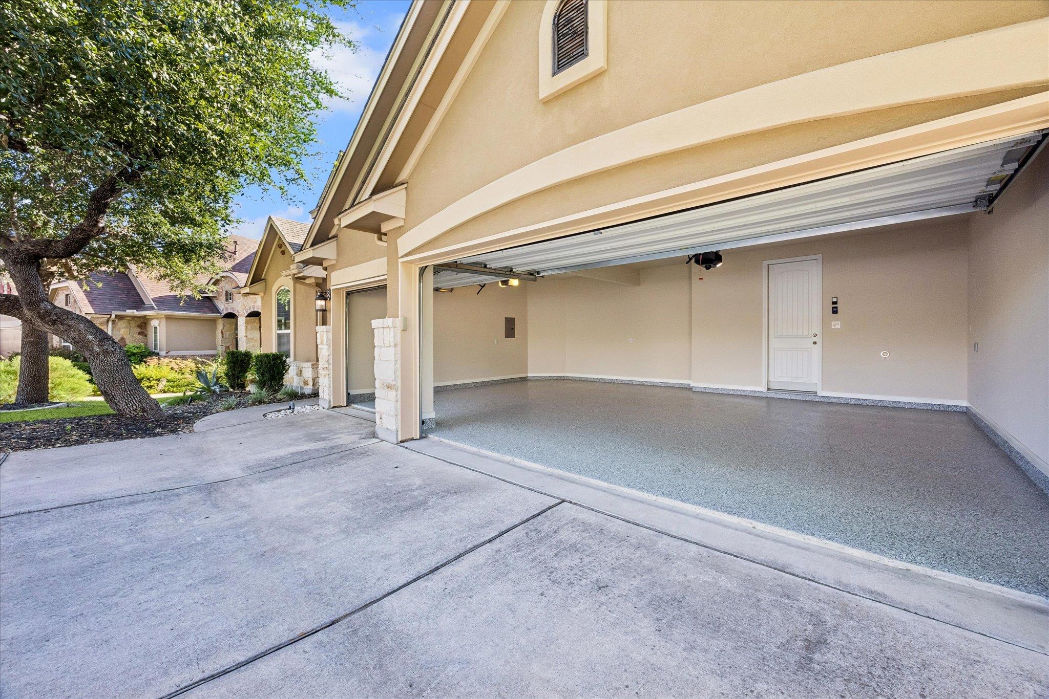 3302 Mossy Grove Ct Property Photo 2