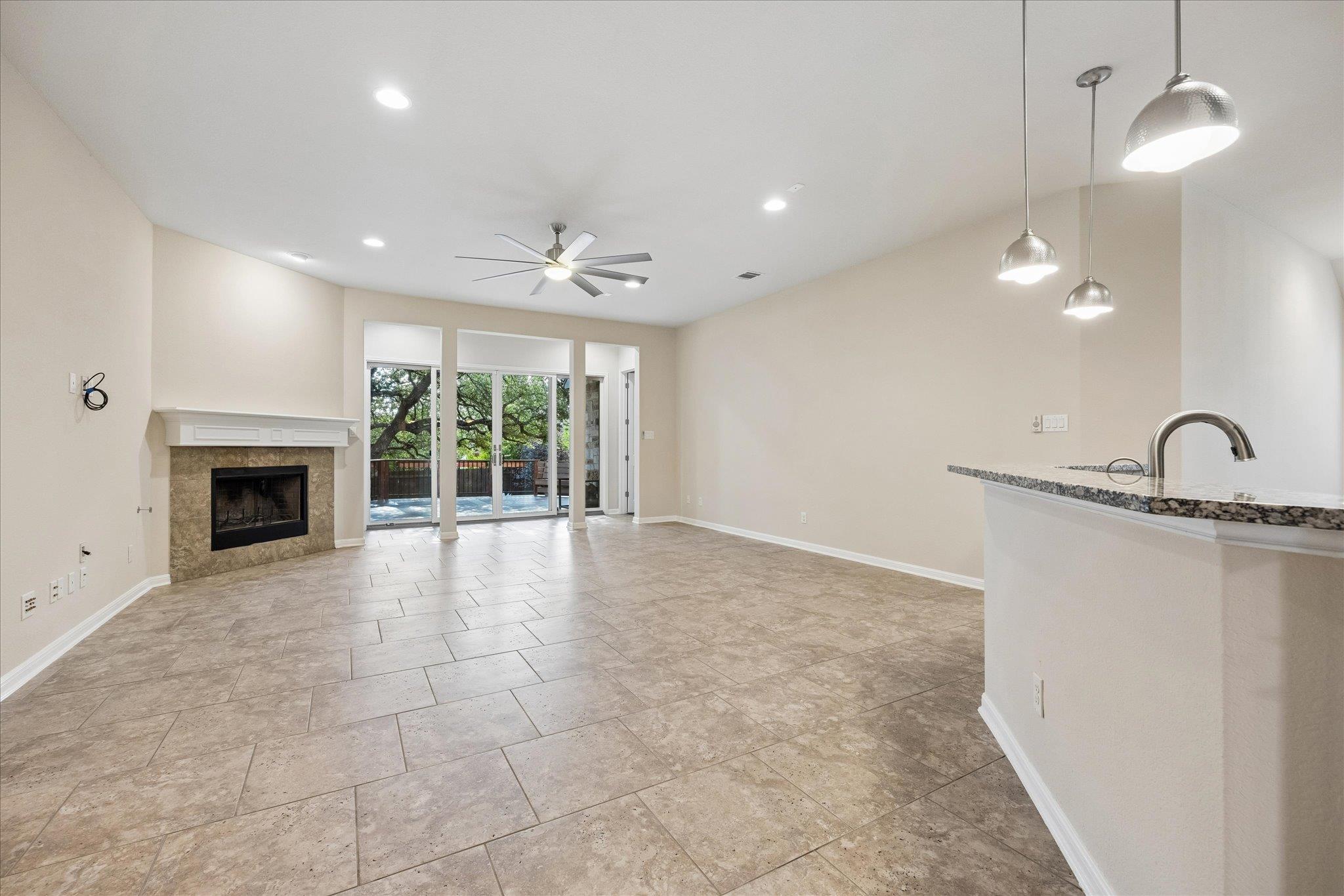 3302 Mossy Grove Ct Property Photo 3