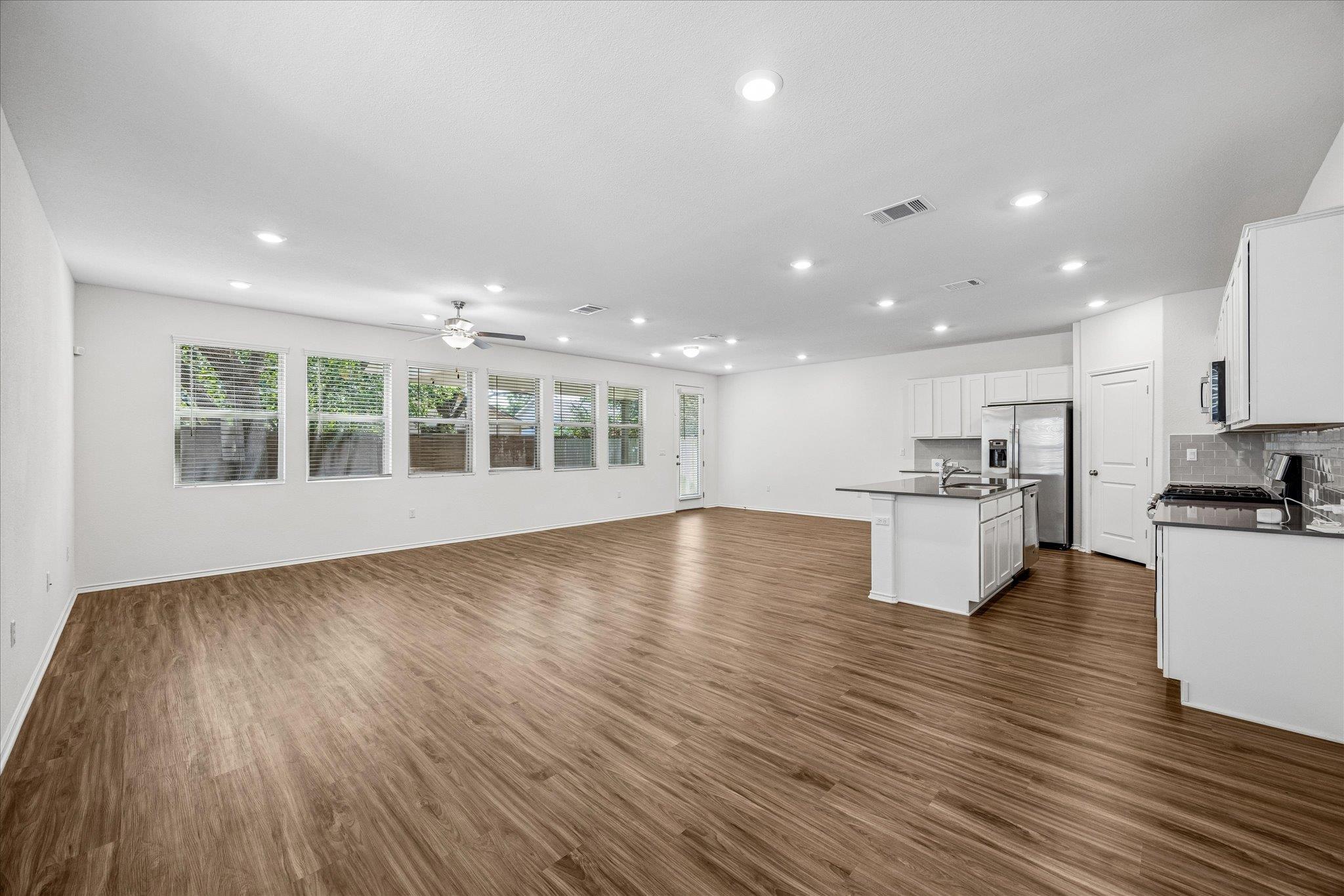 10303 Buster Dr Property Photo 5