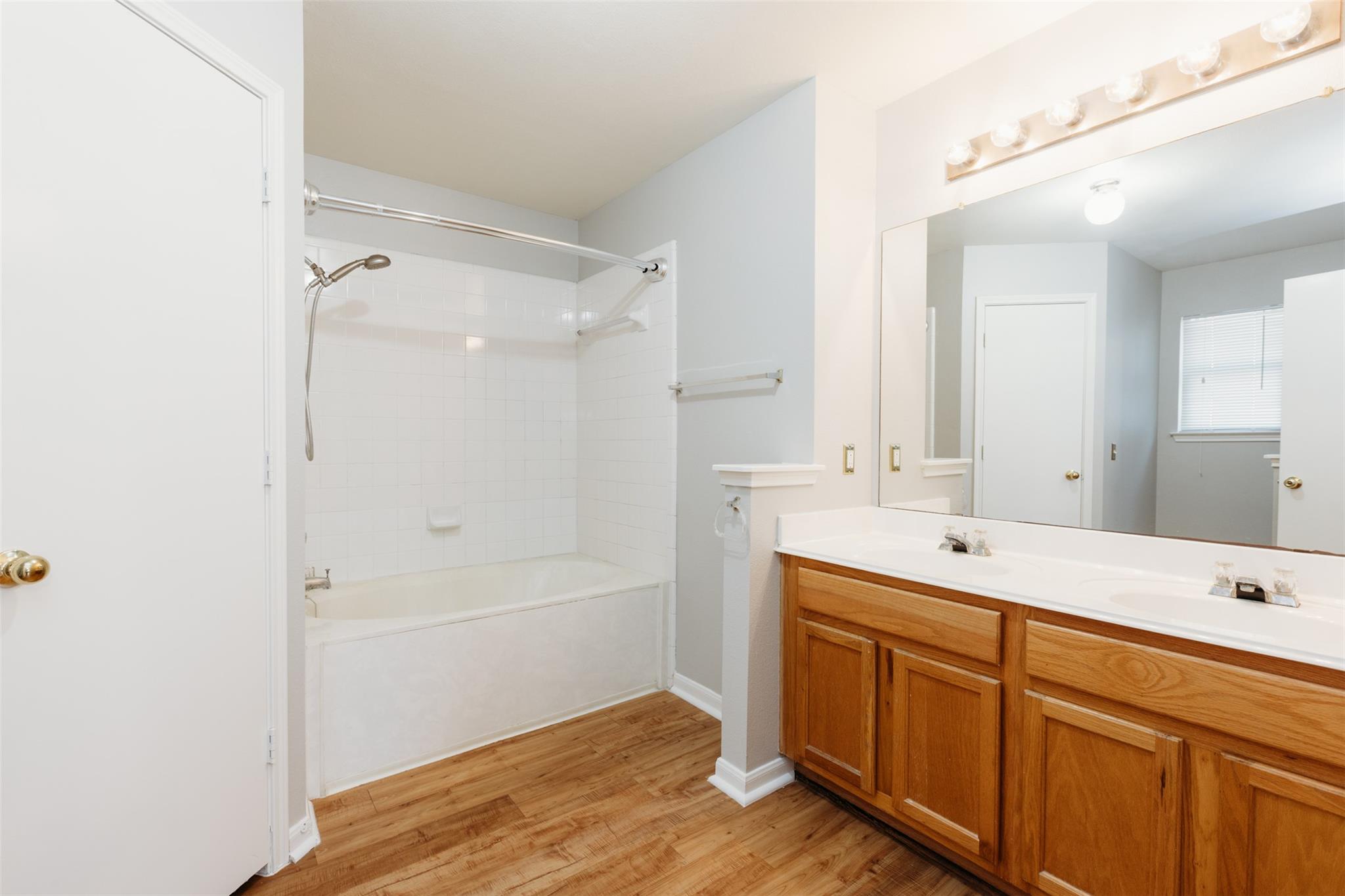 704 Red River Ln Property Photo 12