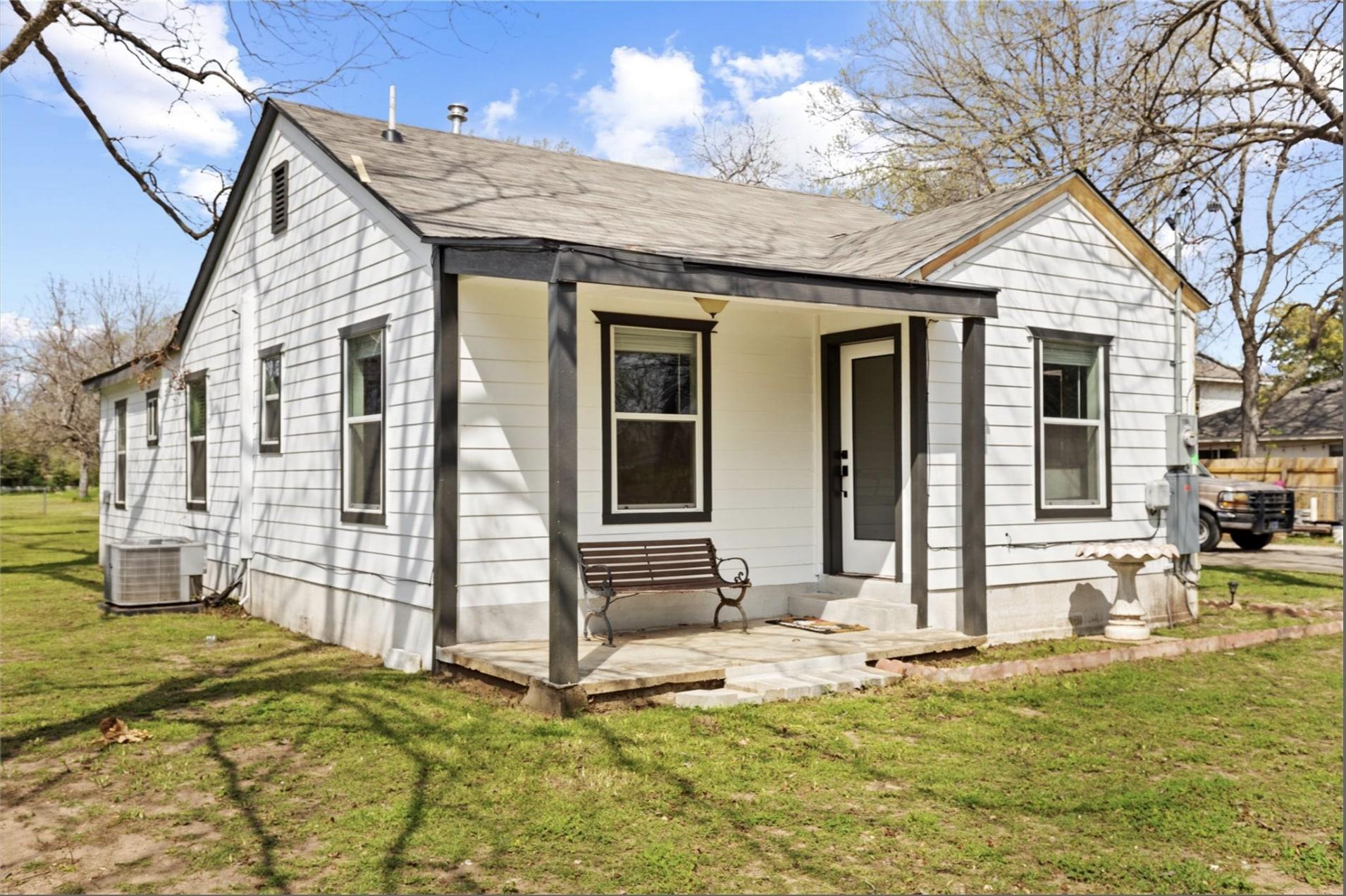 1104 Perry Rd Property Photo