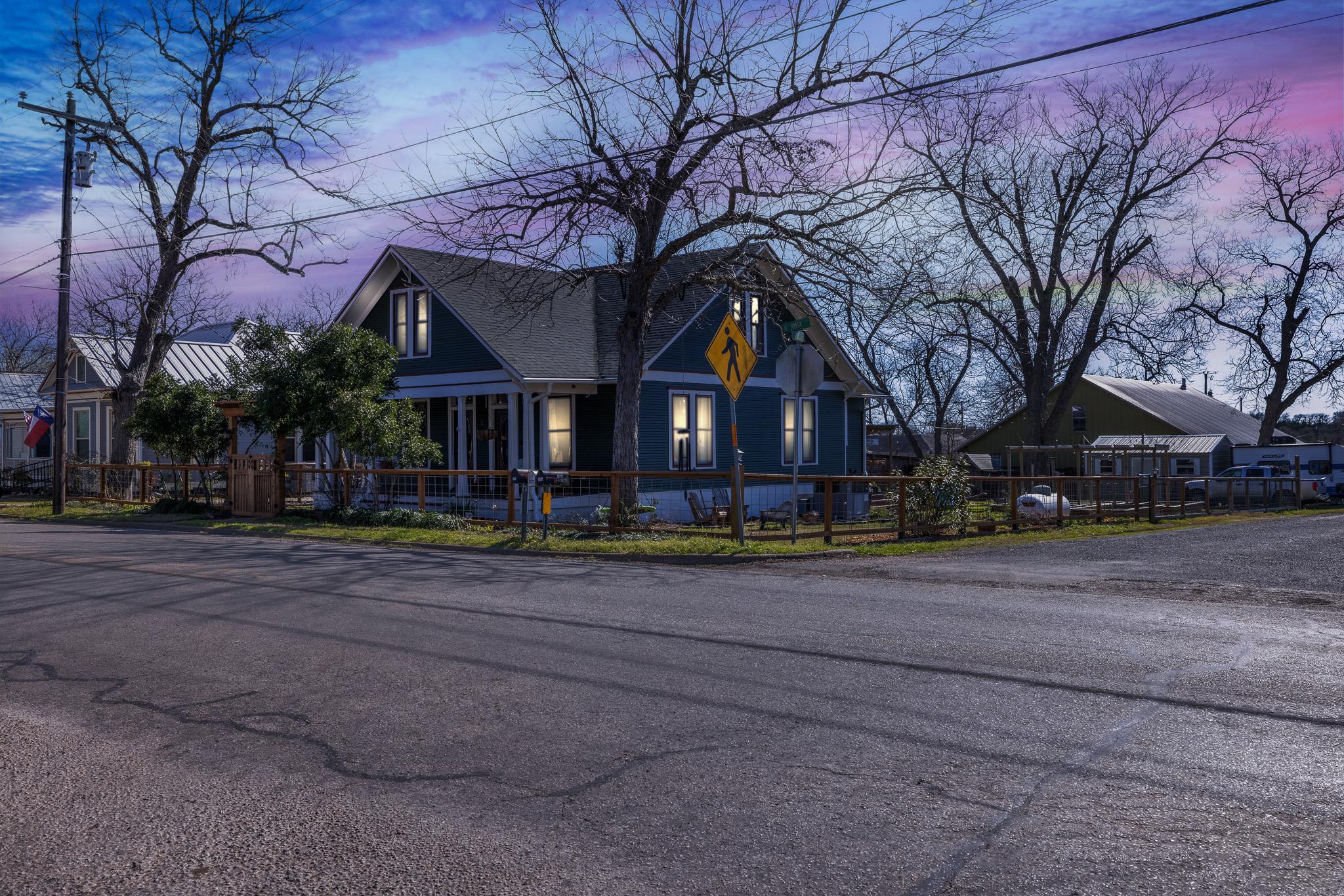 305 N Rusk St Property Photo 4