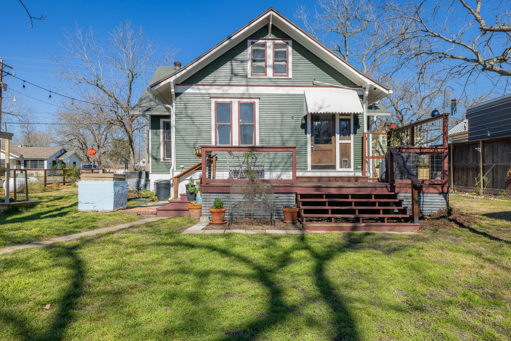 305 N Rusk St Property Photo 32