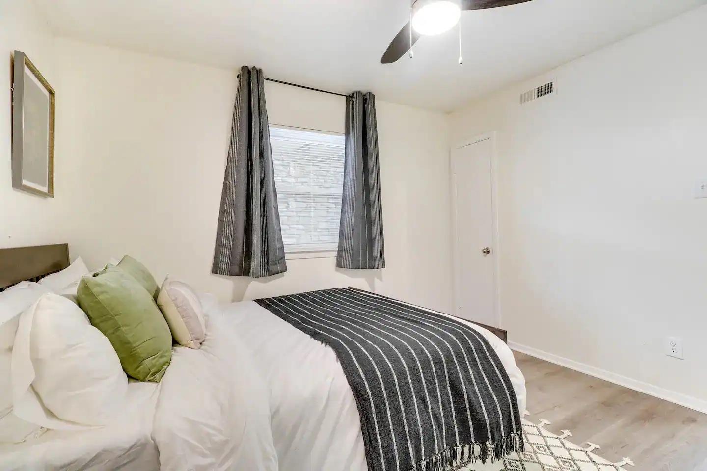 2401 Manor Rd None #129 Property Photo 11