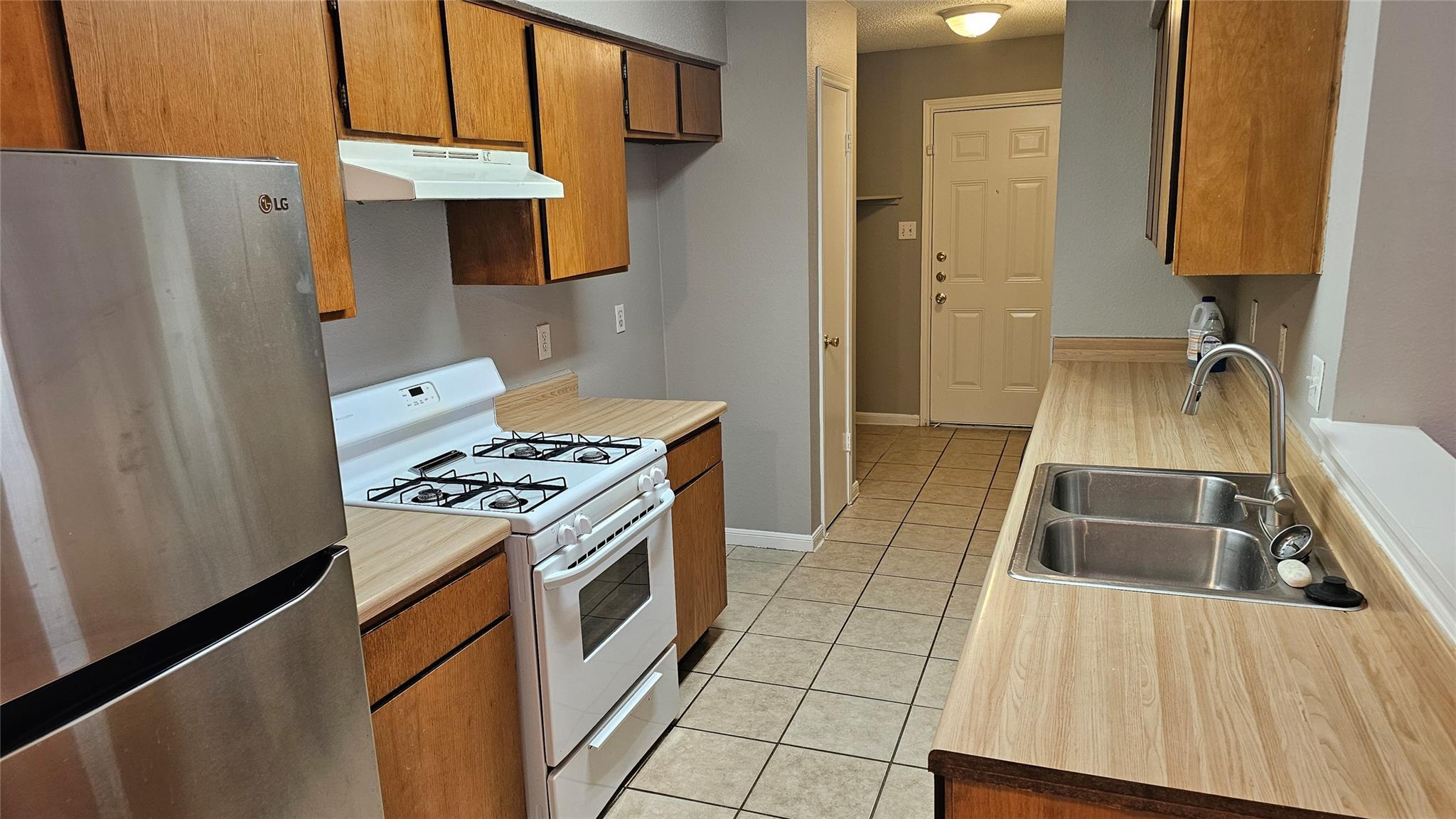 1903 1/2 Margalene Way #B Property Photo 1