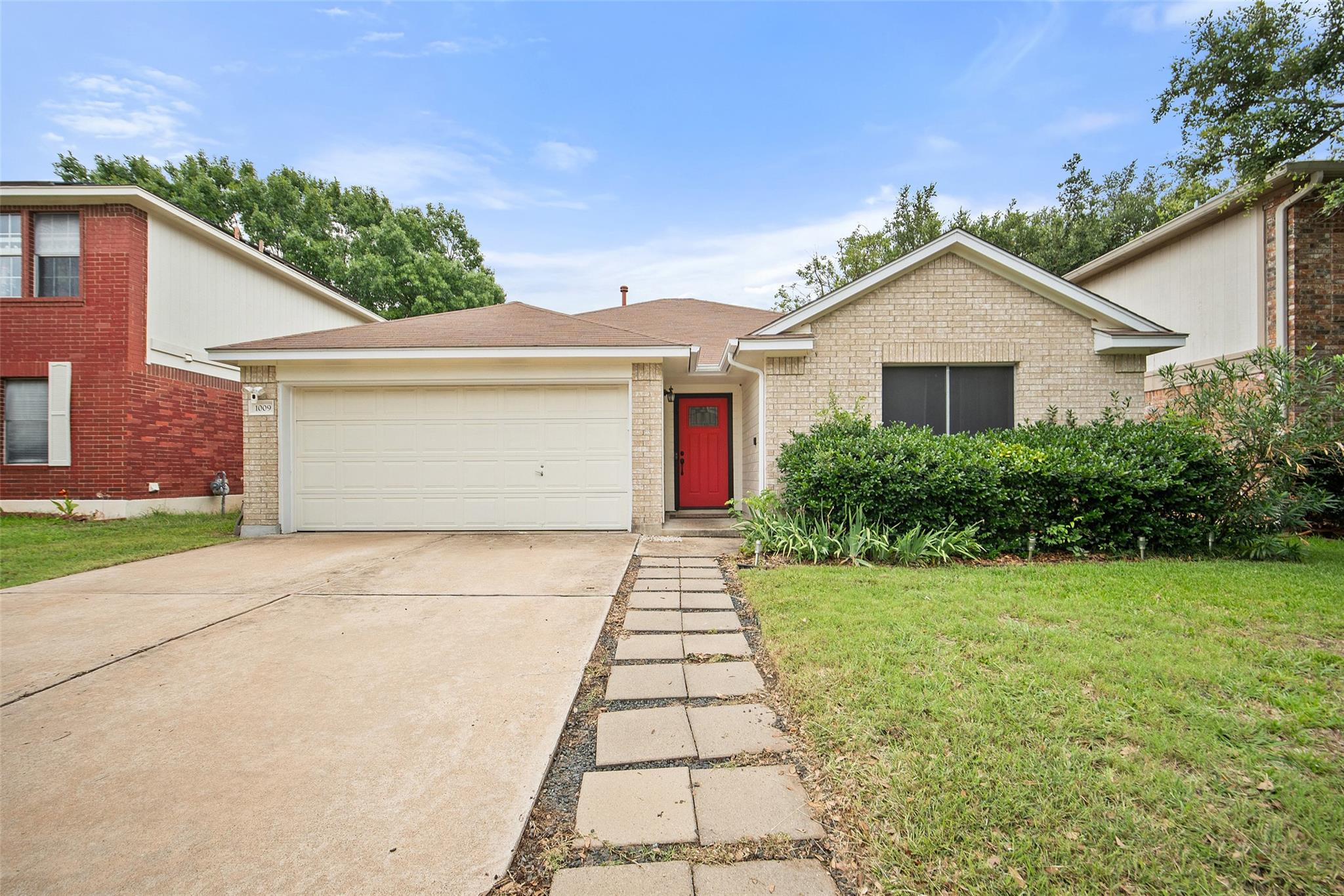 1009 Laurelleaf Dr Property Photo 1