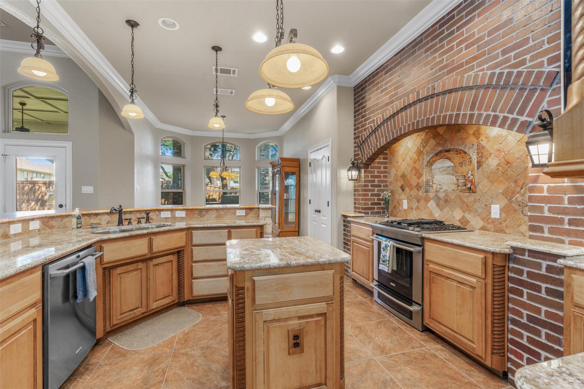 8006 Ridgeway Ct Property Photo 2