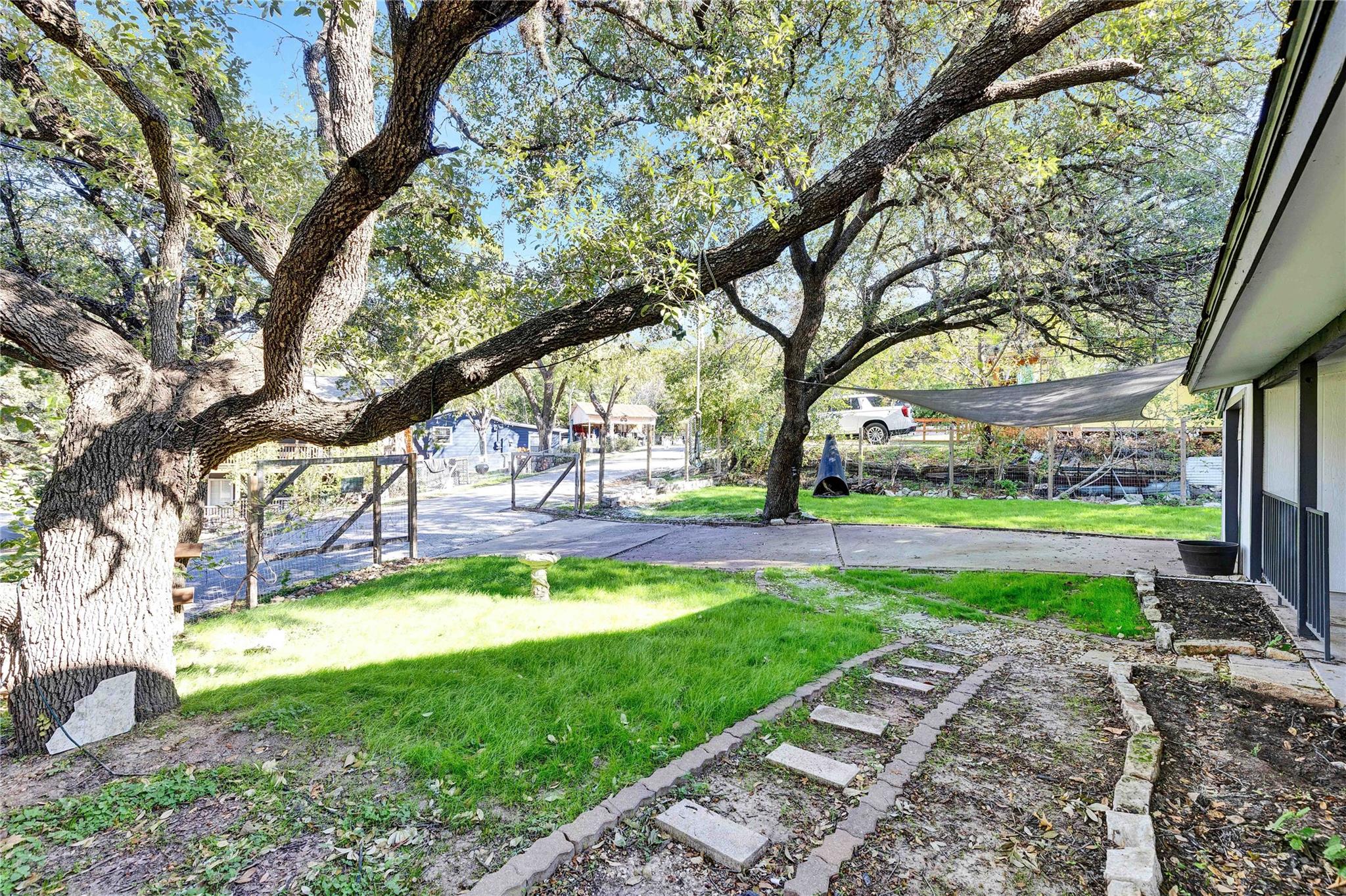 16213 Monks Mountain Dr Property Photo 2