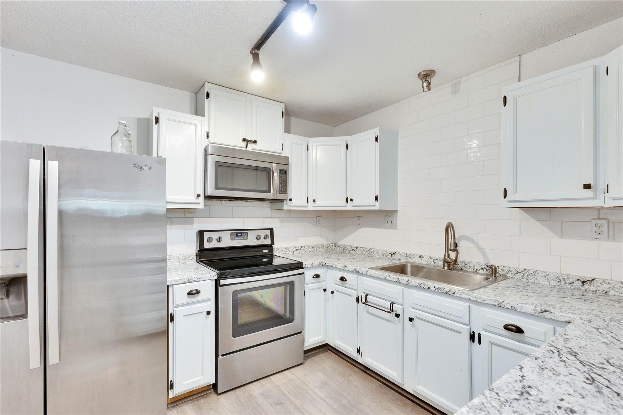 16213 Monks Mountain Dr Property Photo 11