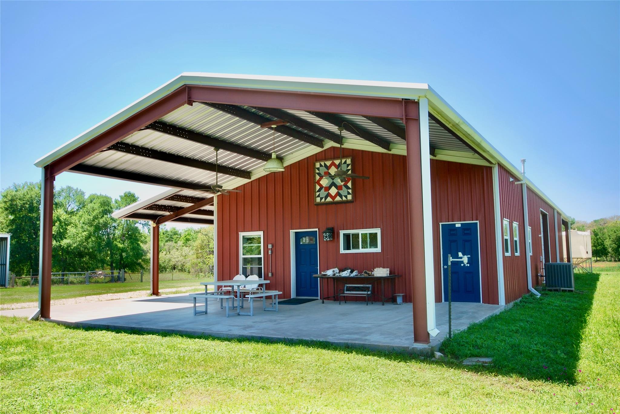4255 Fm 957 Property Photo 3