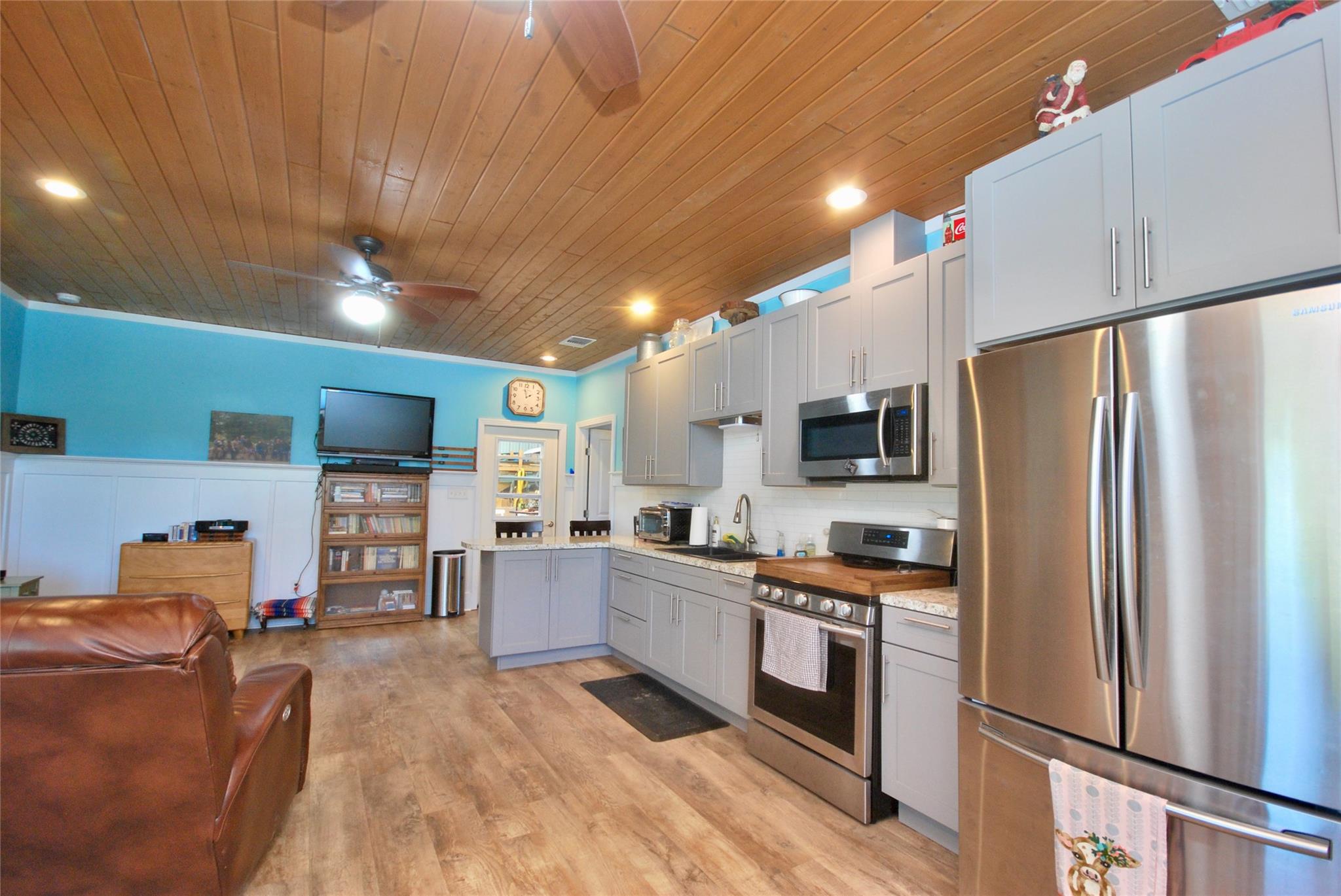 4255 Fm 957 Property Photo 12