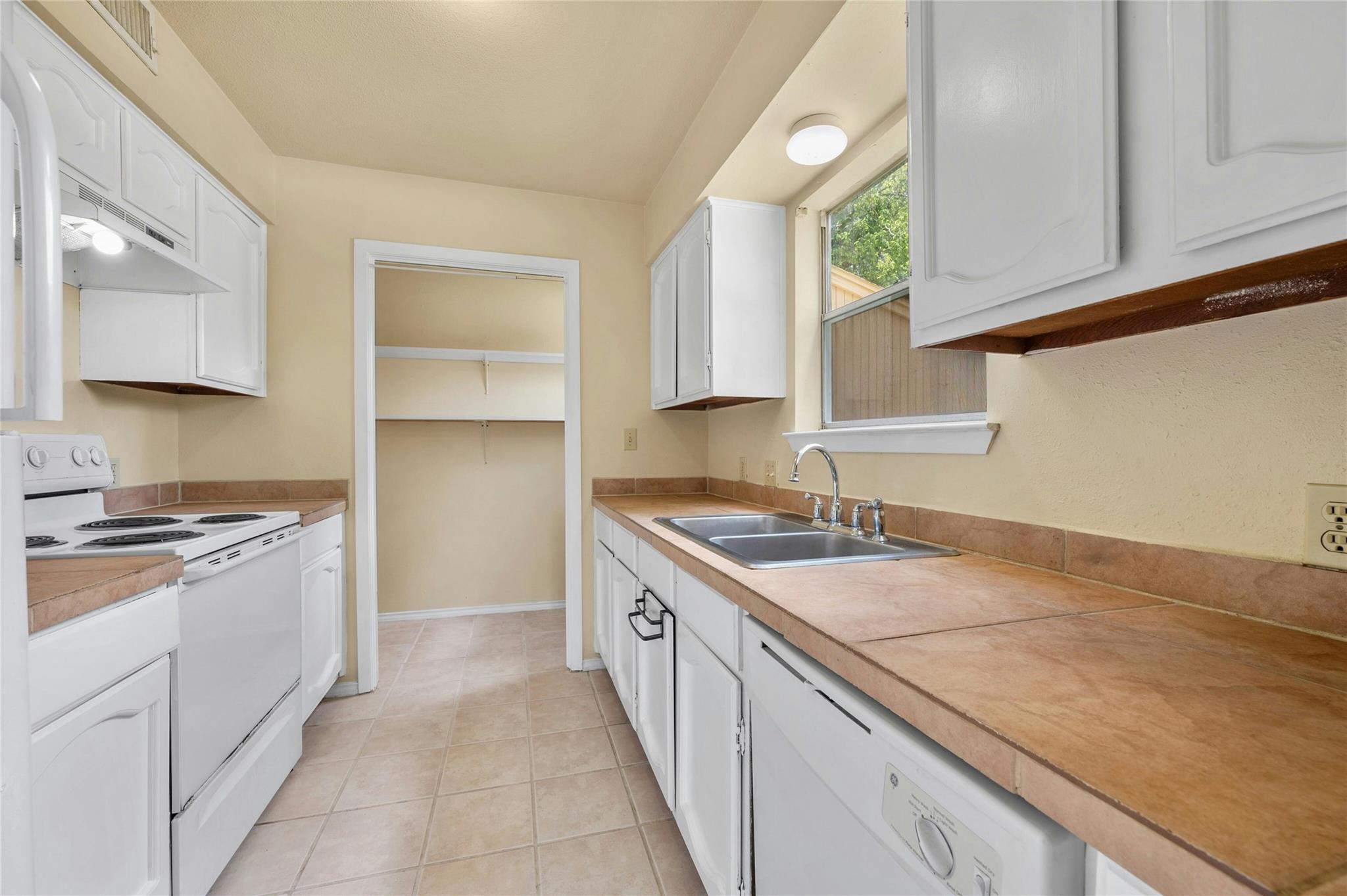 2316 Montclaire St #a Property Photo 17