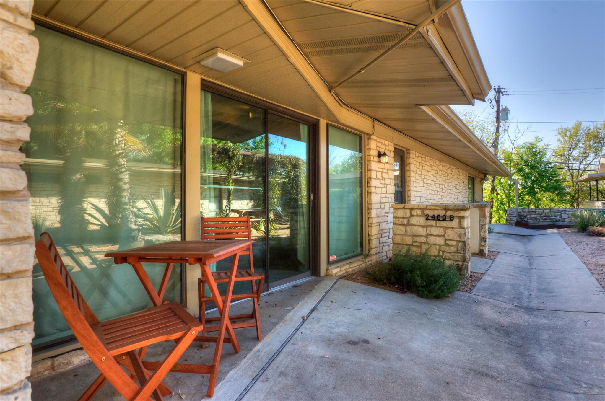 2400 Jarratt Ave #B Property Photo 1