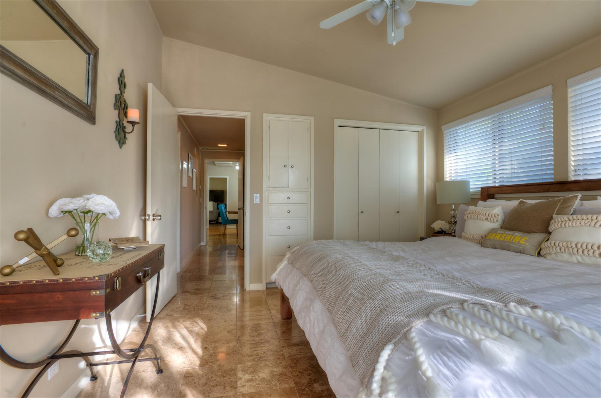 2400 Jarratt Ave #b Property Photo 6